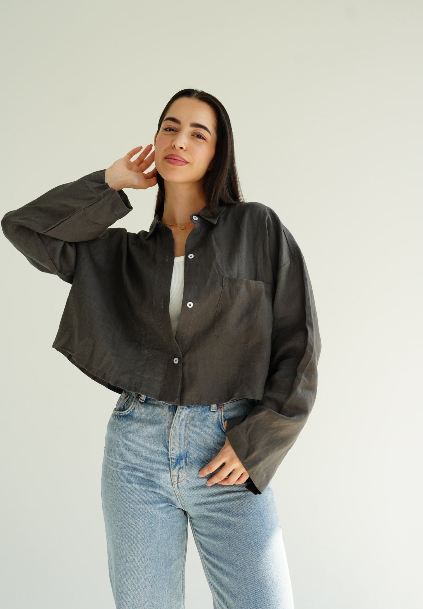 Cropped linen shirt in dark gray
