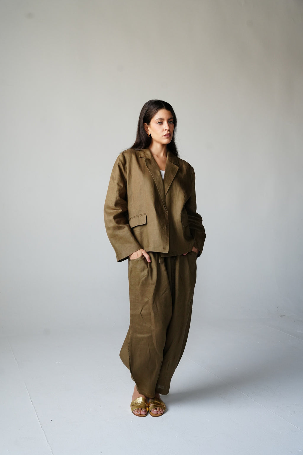 Balloon linen pants in Olive