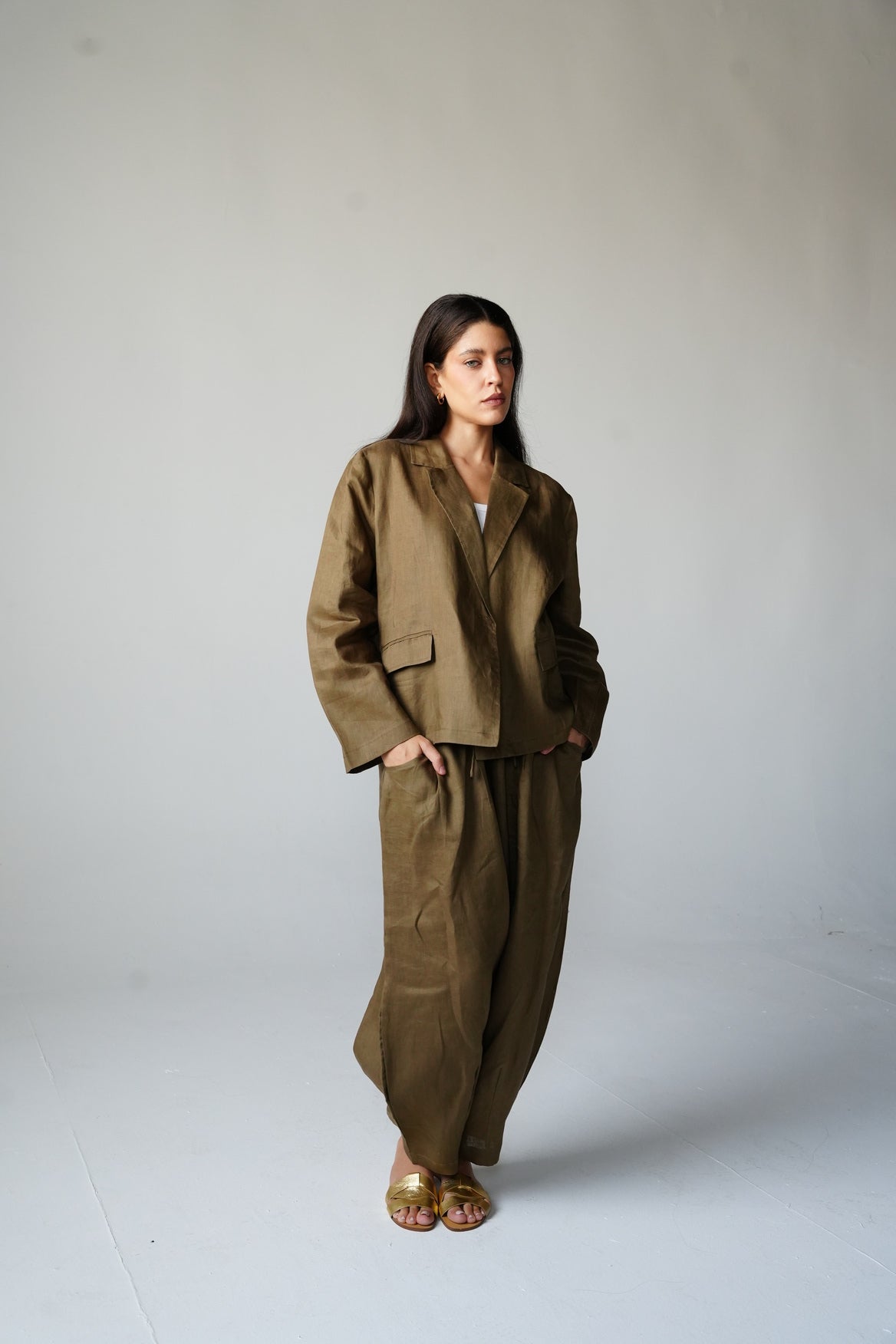 Balloon linen pants in Olive