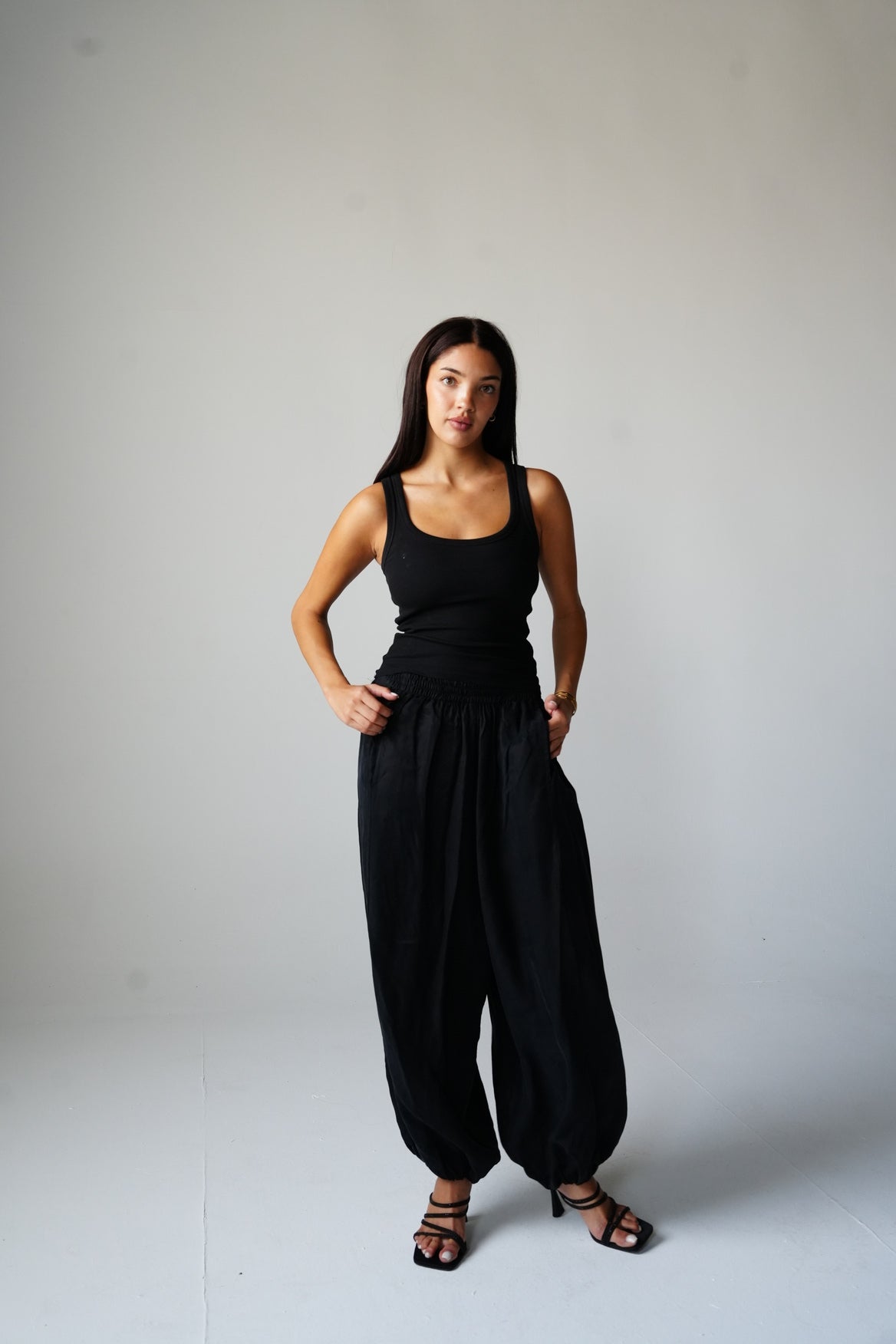 Balloon trousers with elastic waist in Black
