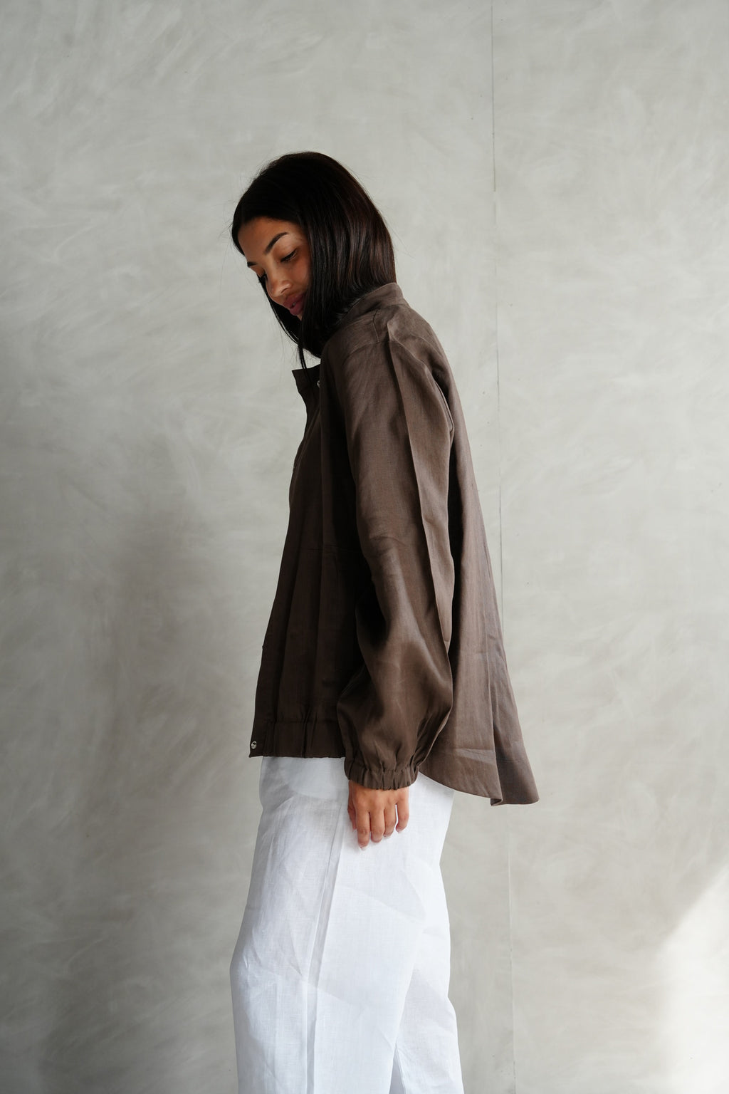 The volmont linen jacket in Brown (elastic waist)