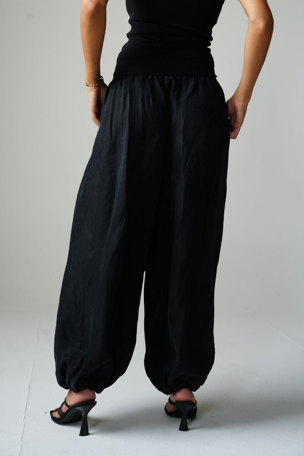 Balloon trousers with elastic waist in Black