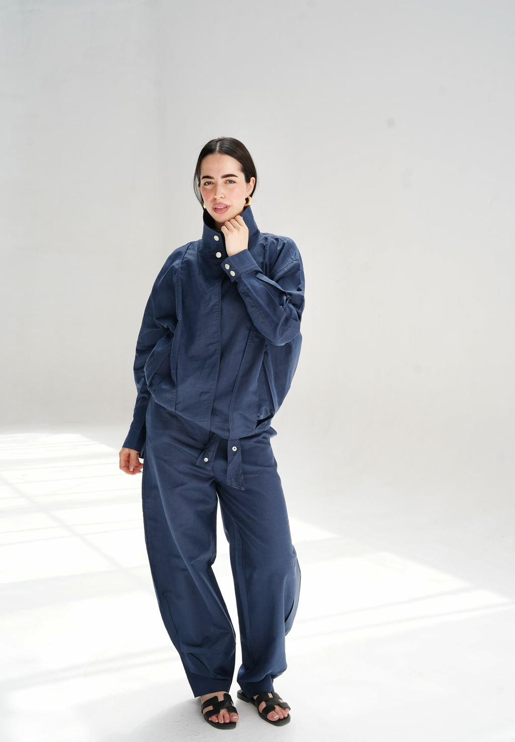 The volmont linen jacket in navy blue