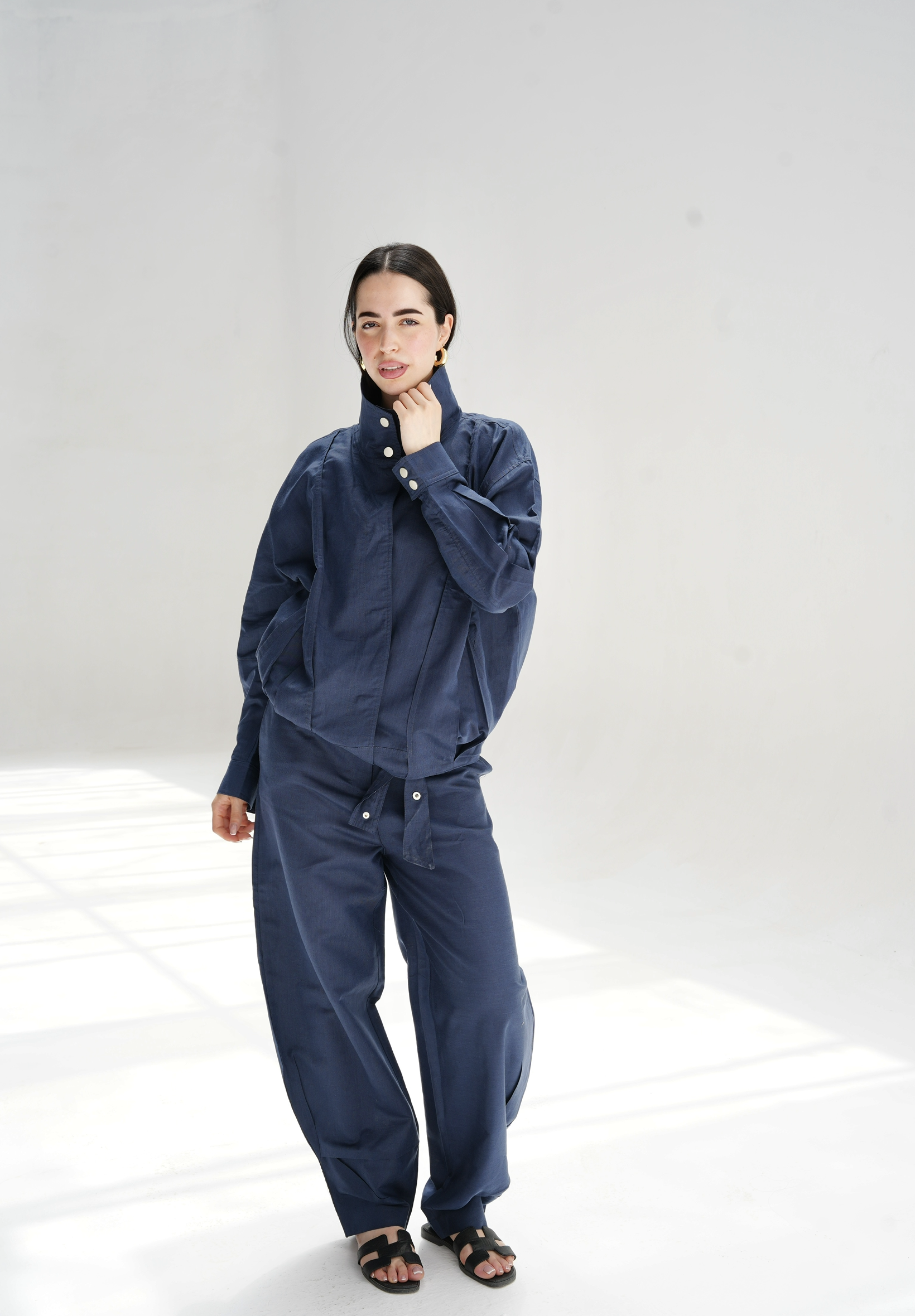 The volmont linen jacket in navy blue