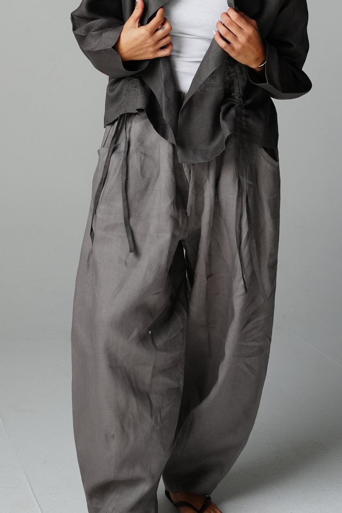 Balloon linen pants in gray