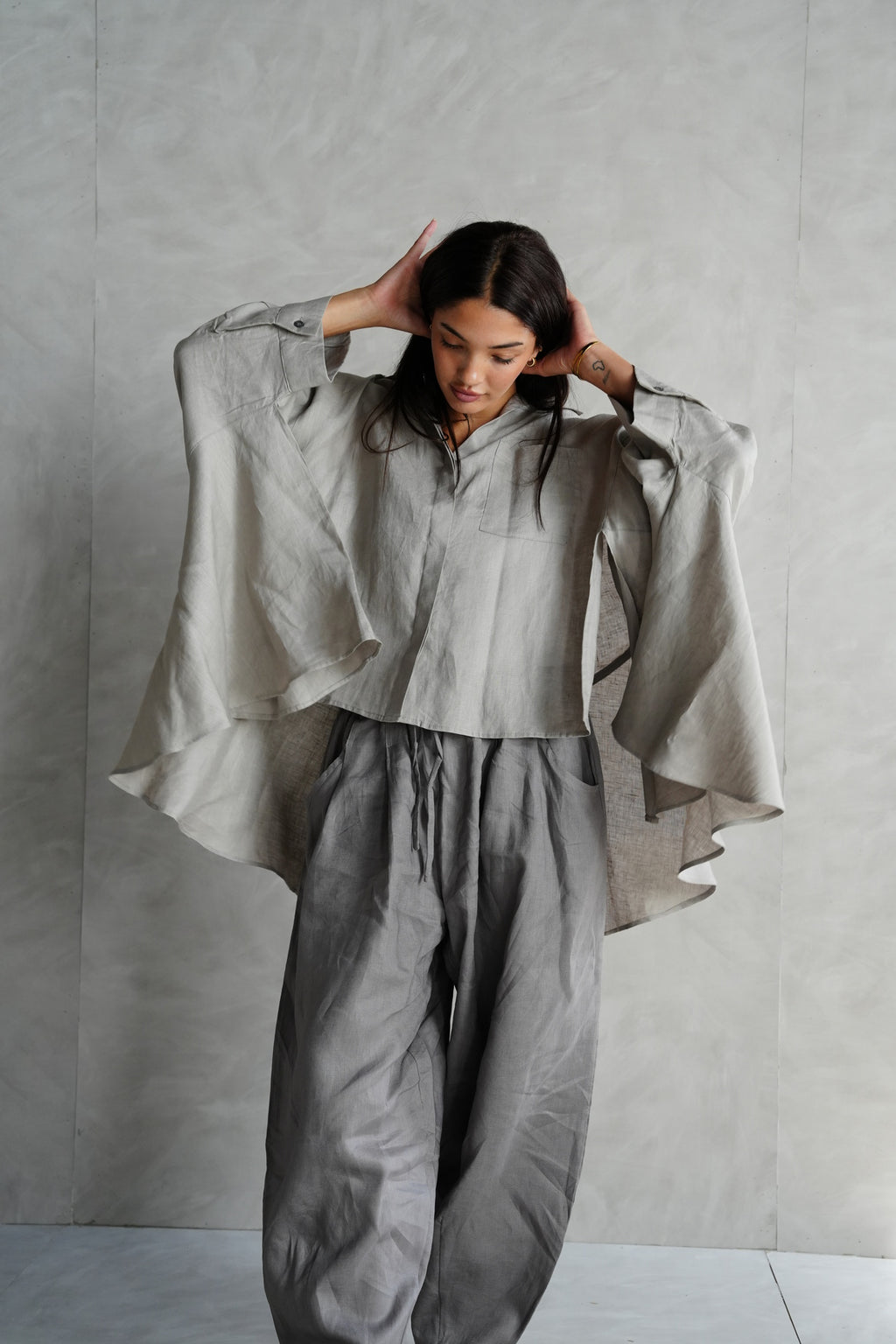 Flowy linen blouse in Gray