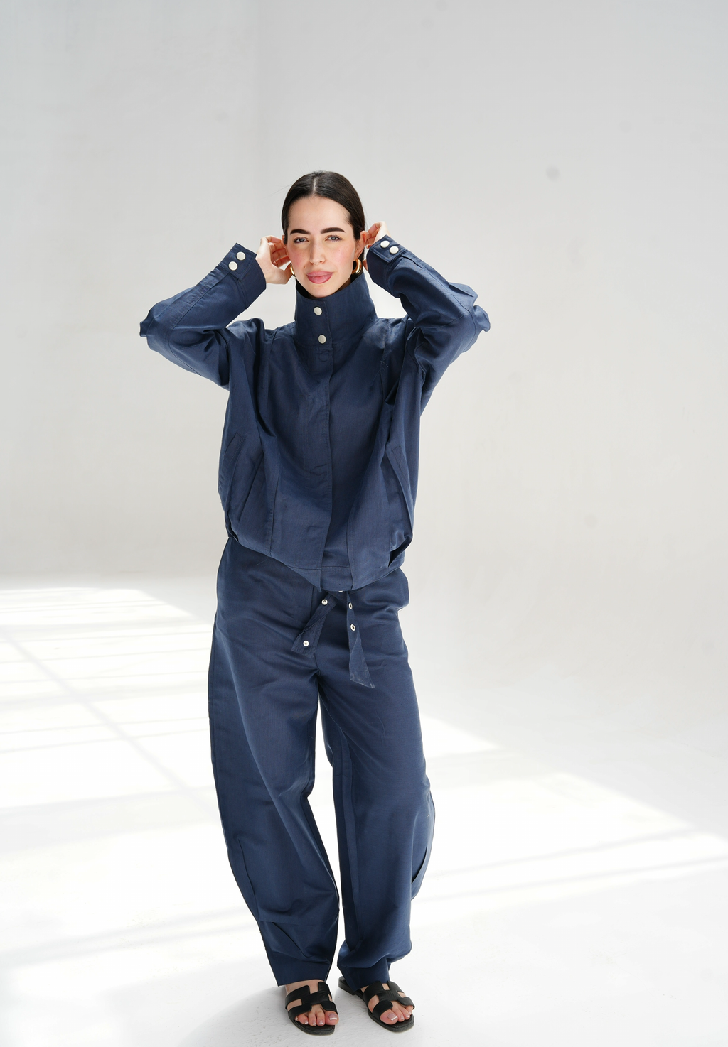The volmont linen jacket in navy blue