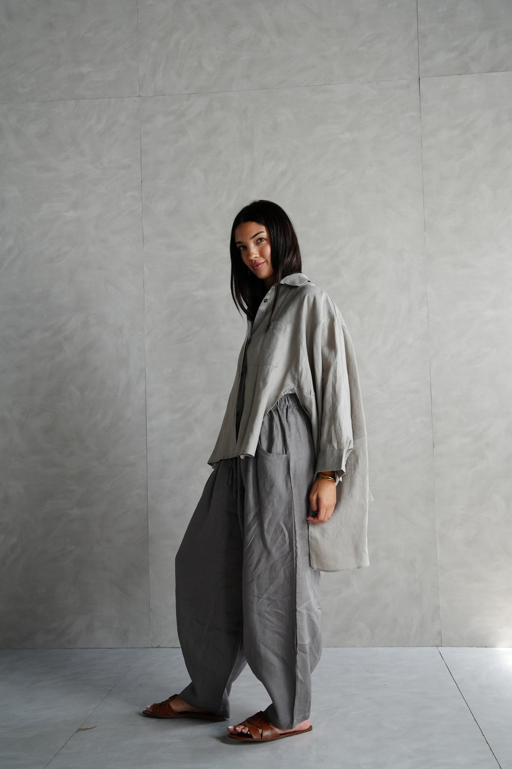 Balloon linen pants in gray
