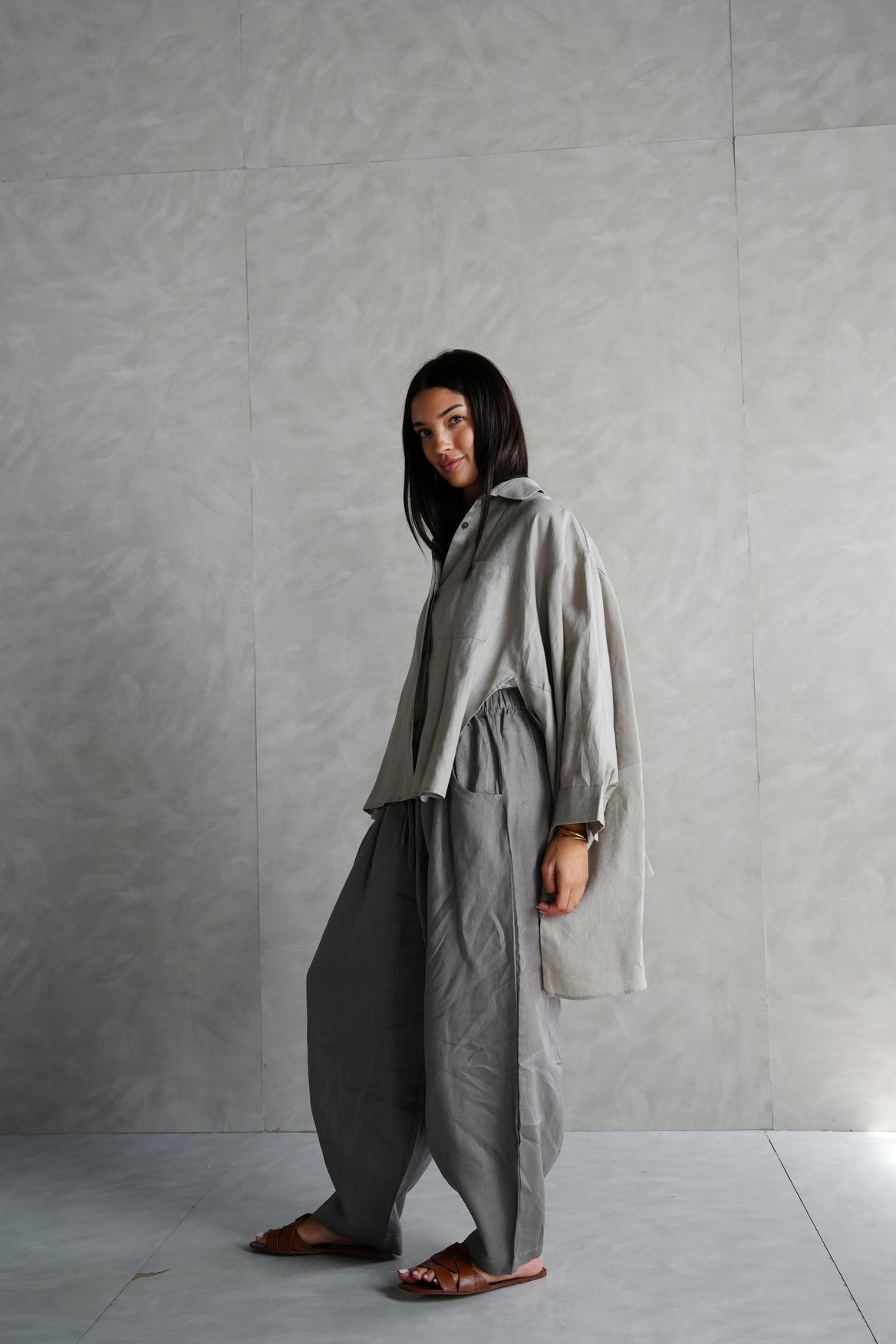 Balloon linen pants in gray