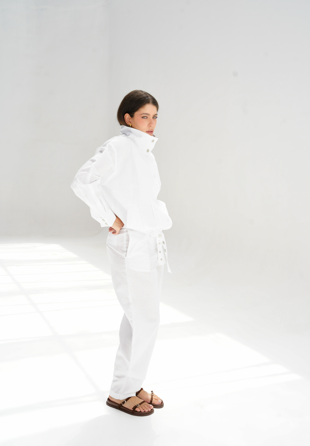 The volmont linen jacket in white