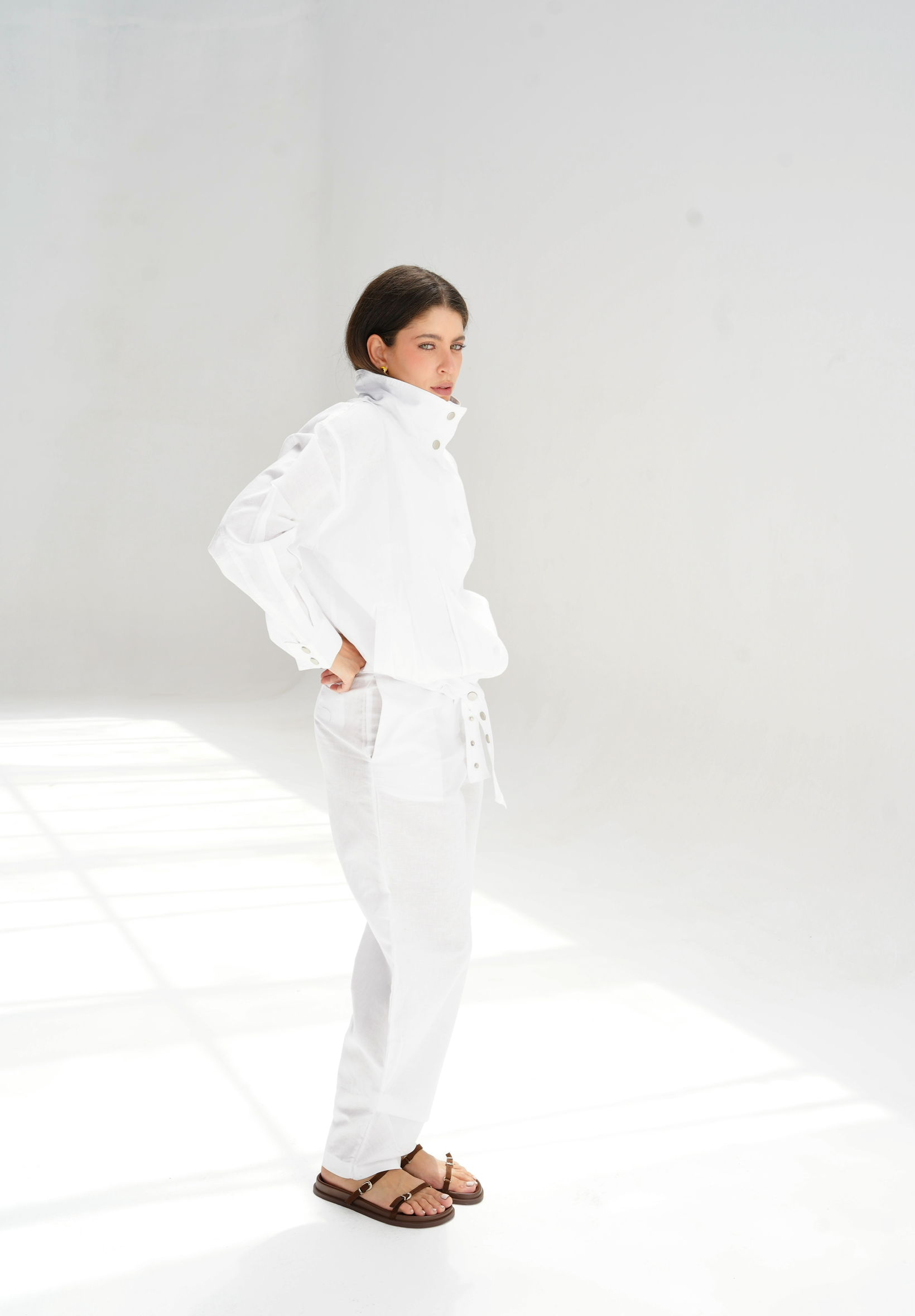 The volmont linen jacket in white
