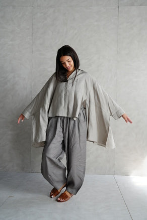 Flowy linen blouse in Gray
