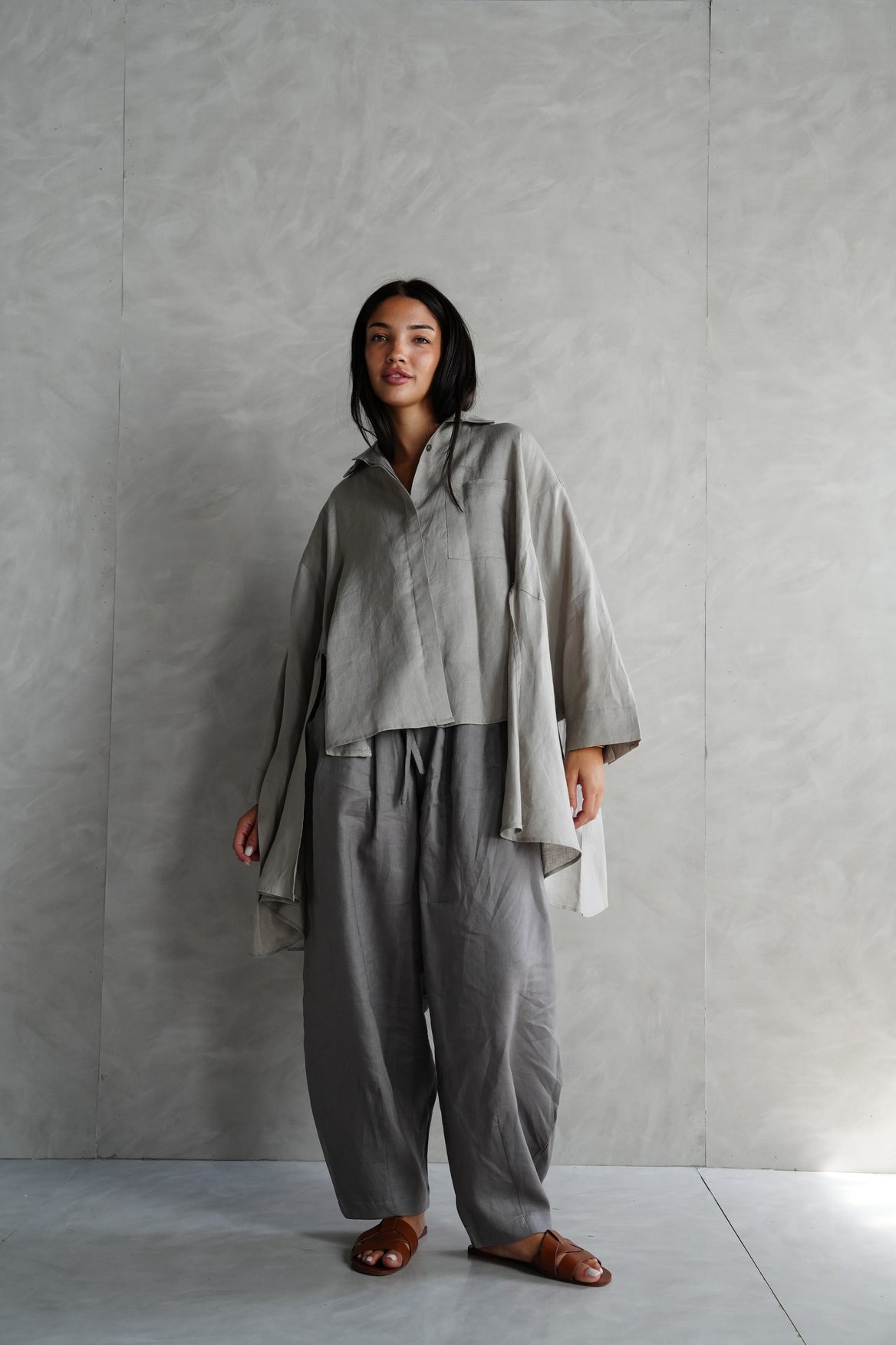 Flowy linen blouse in Gray