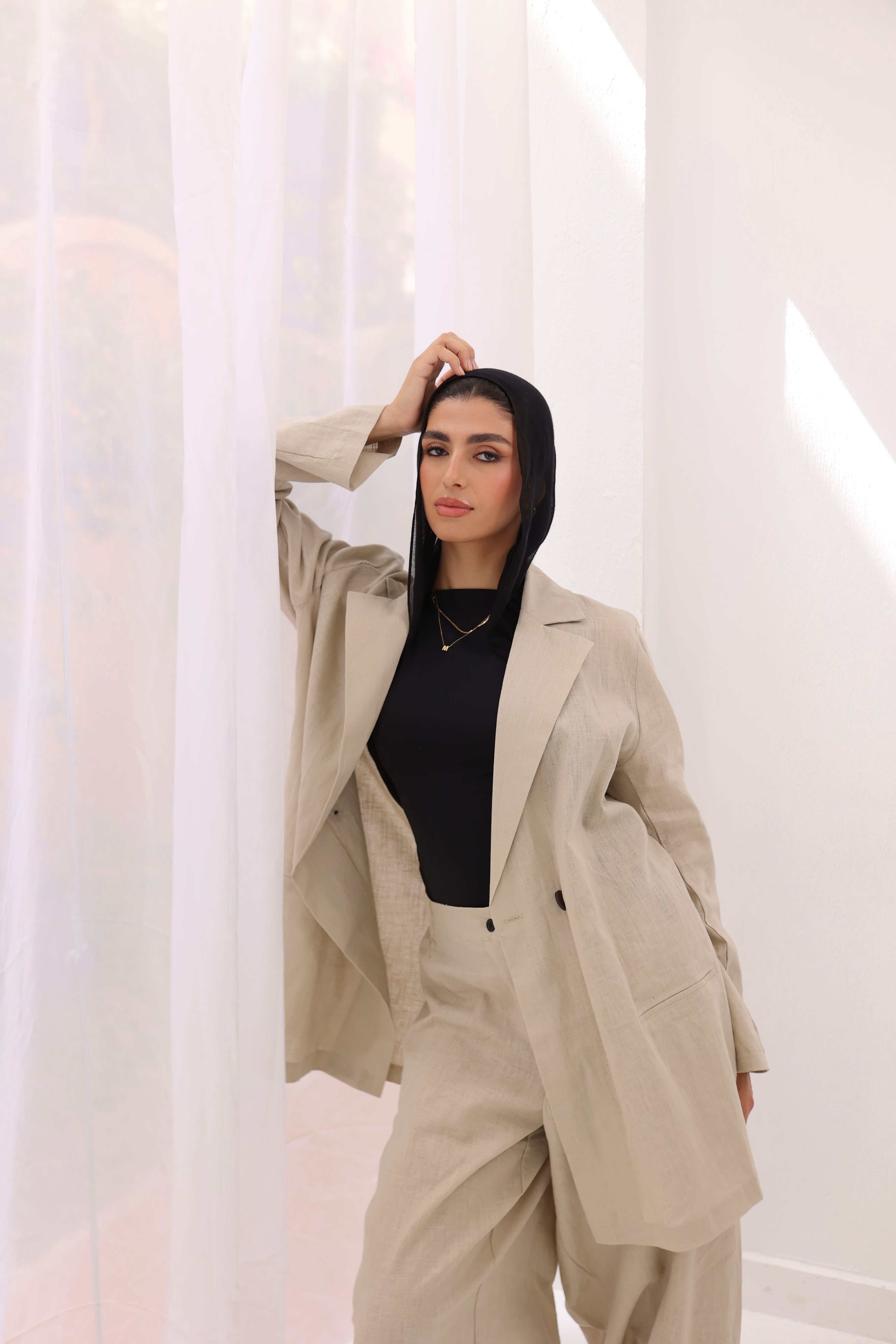 Fitted linen blazer in beige