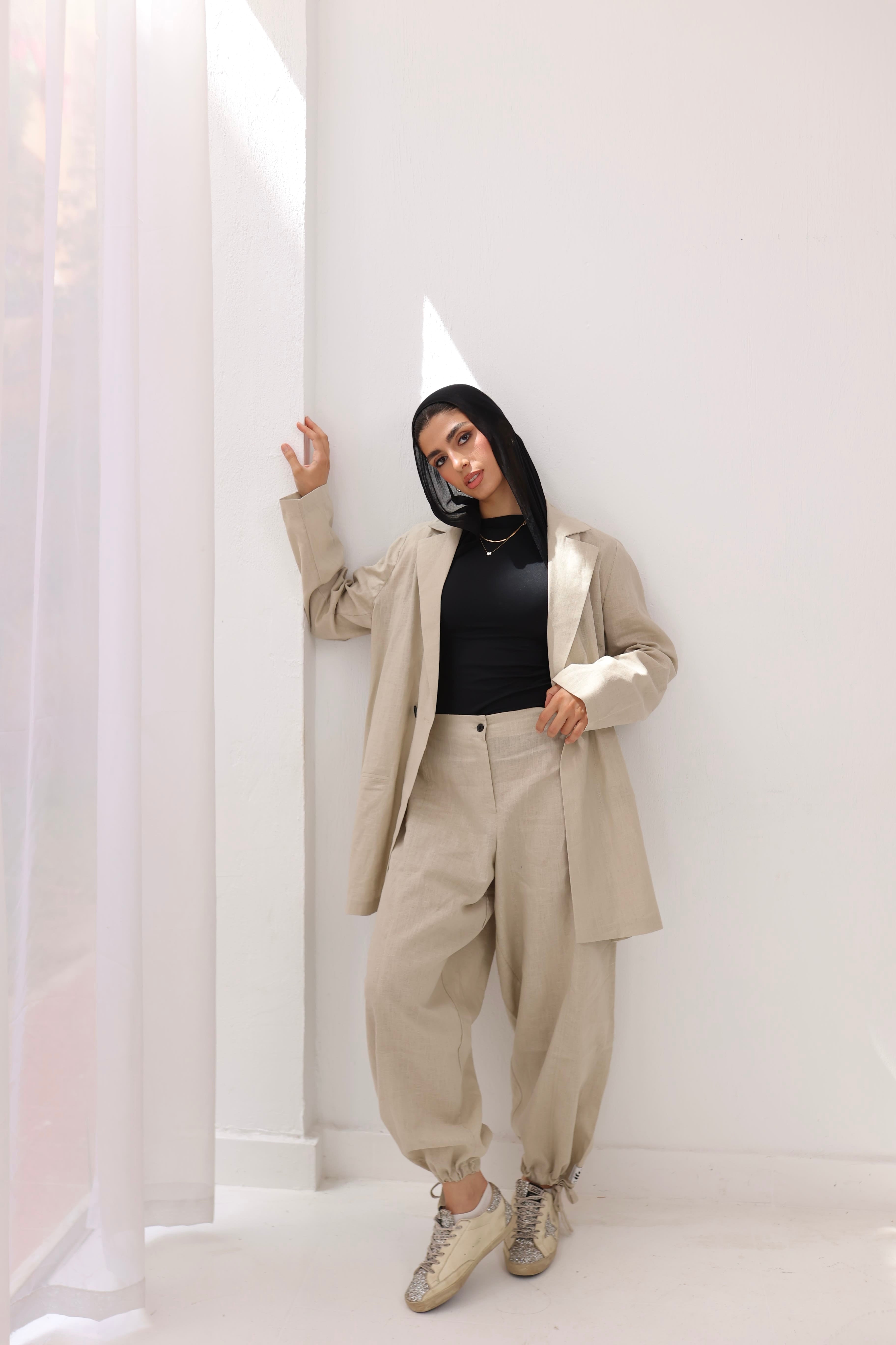 Fitted linen blazer in beige
