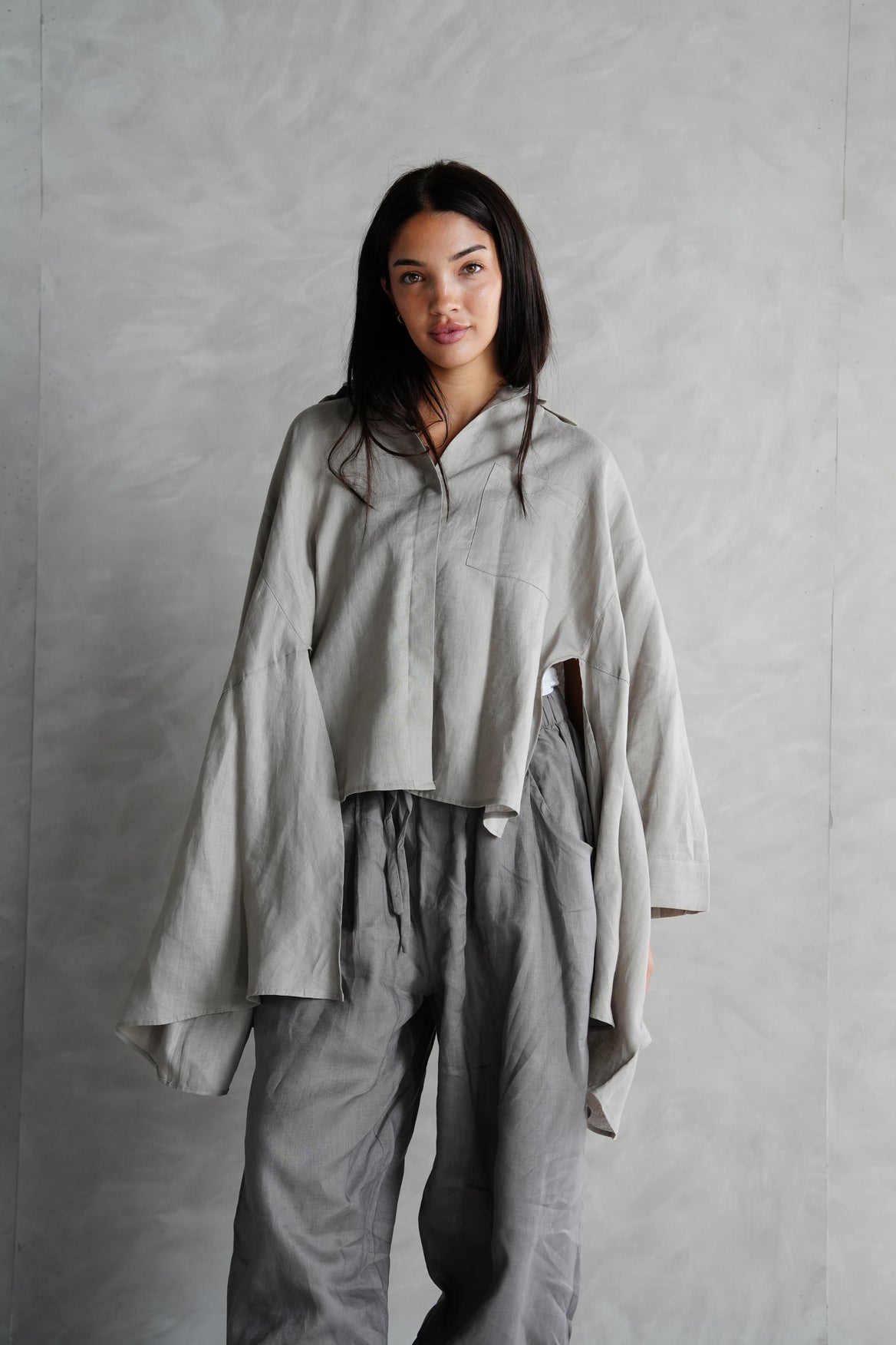 Flowy linen blouse in Gray