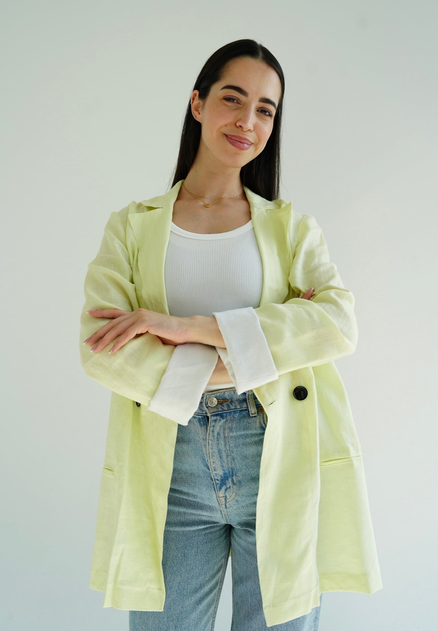 The linen blazer in butter-yellow