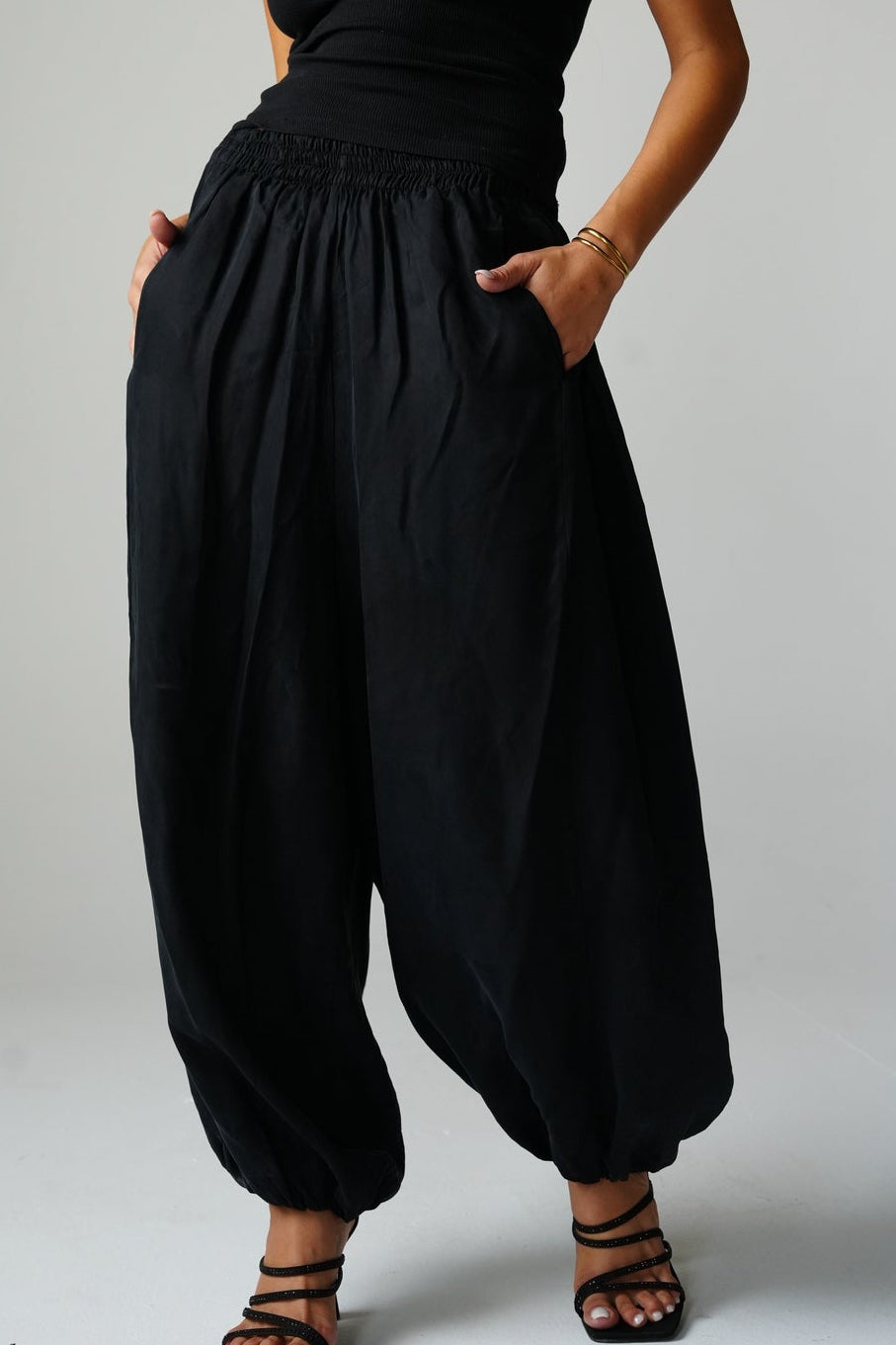 Balloon trousers with elastic waist in Black