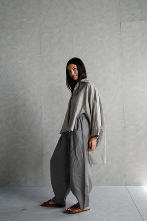 Flowy linen blouse in Gray