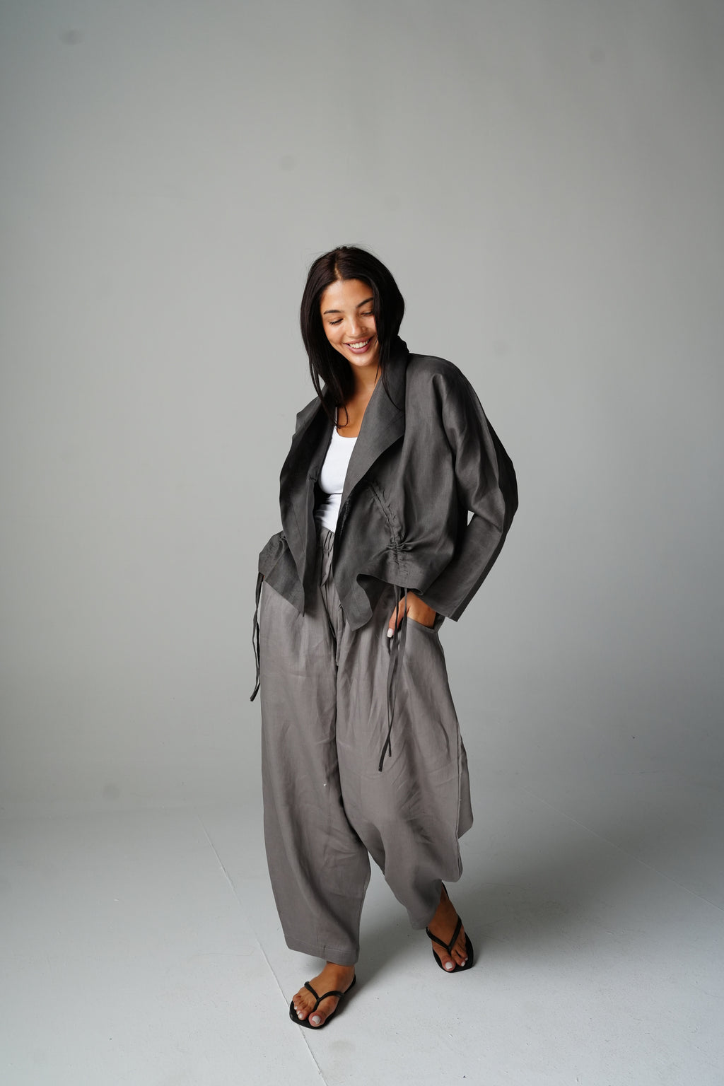 Balloon linen pants in gray
