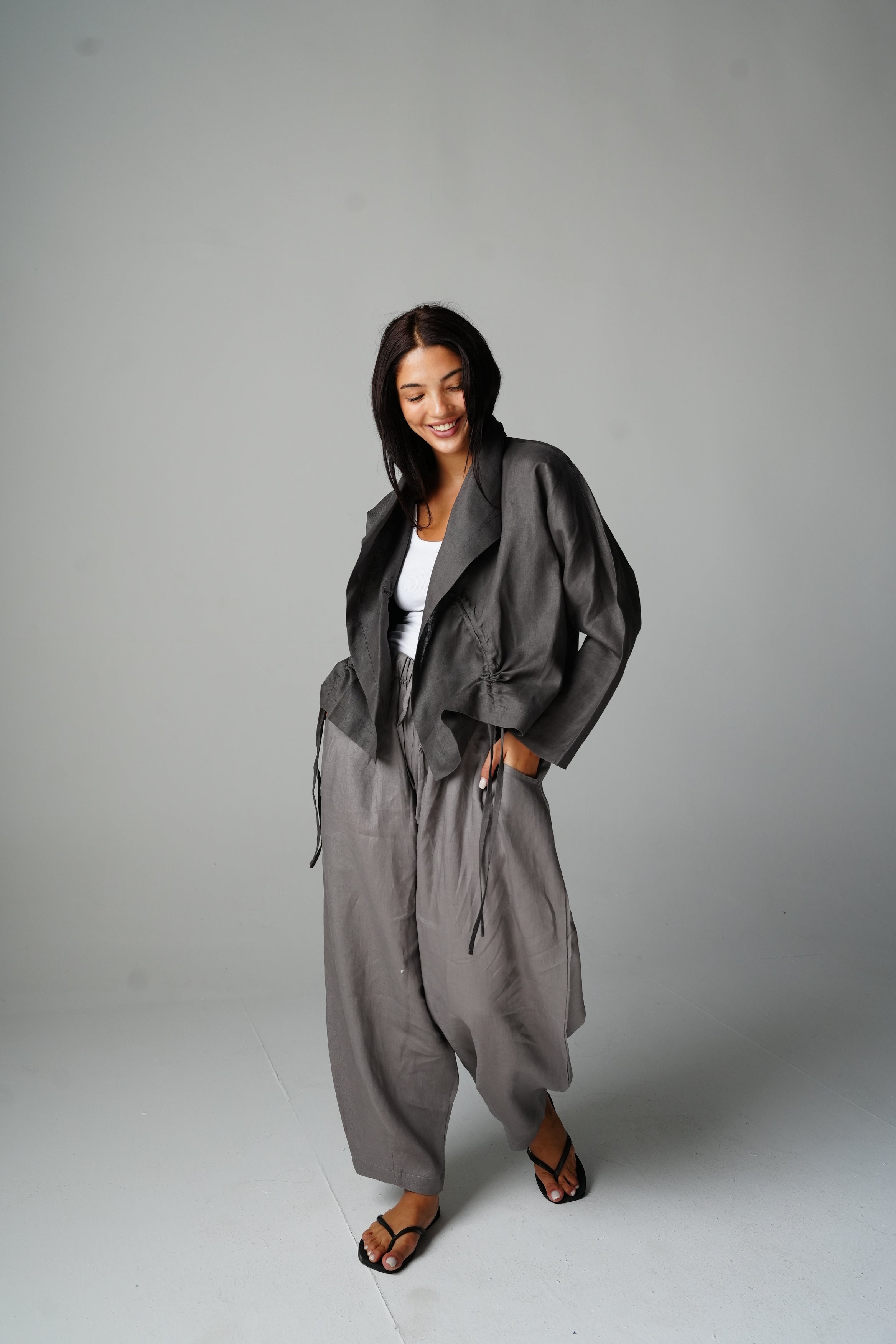 Balloon linen pants in gray