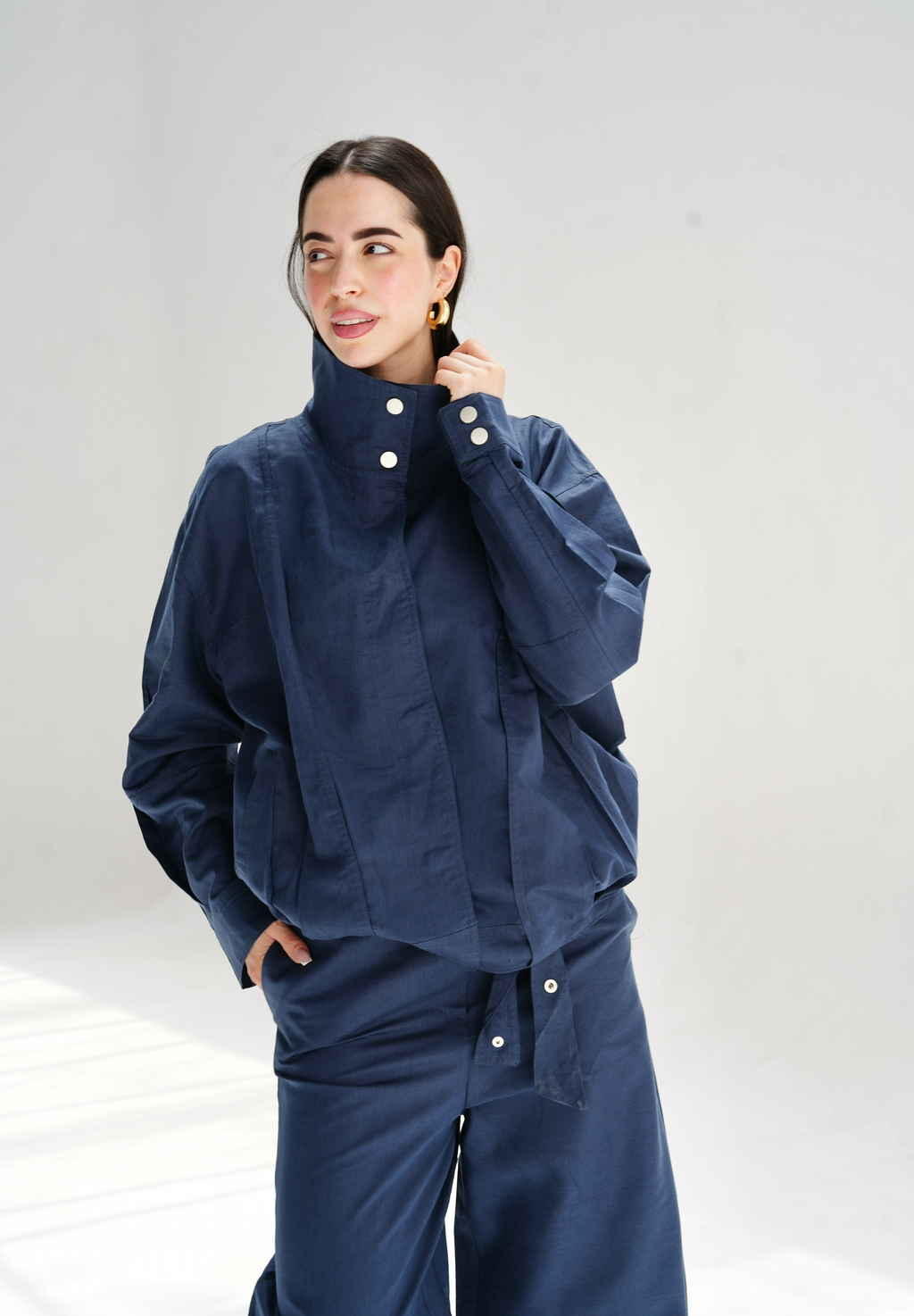 The volmont linen jacket in navy blue