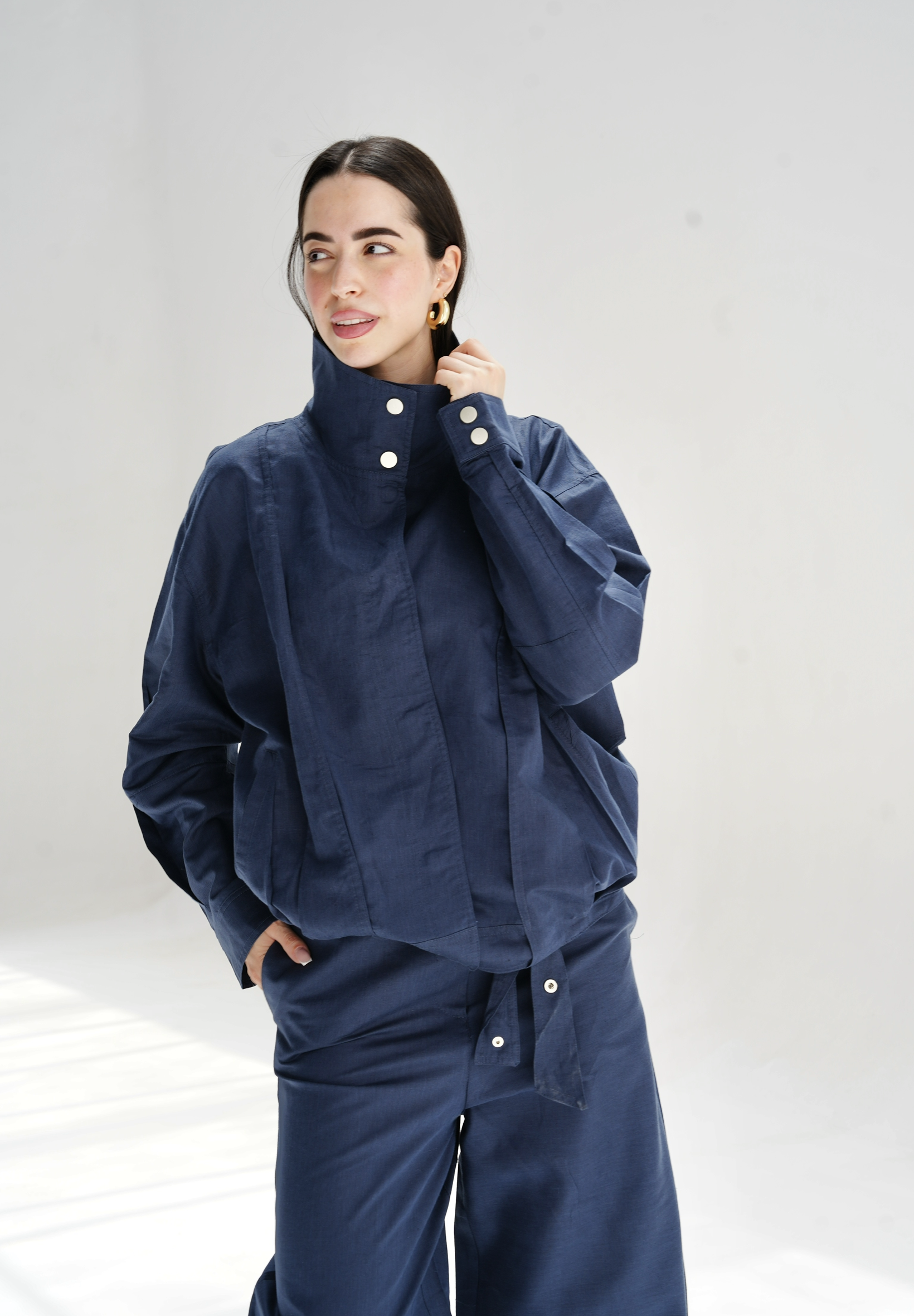 The volmont linen jacket in navy blue