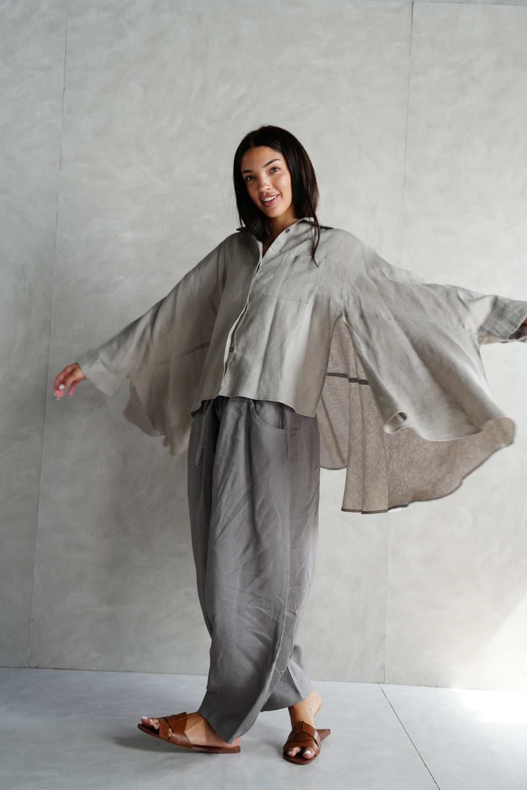 Flowy linen blouse in Gray