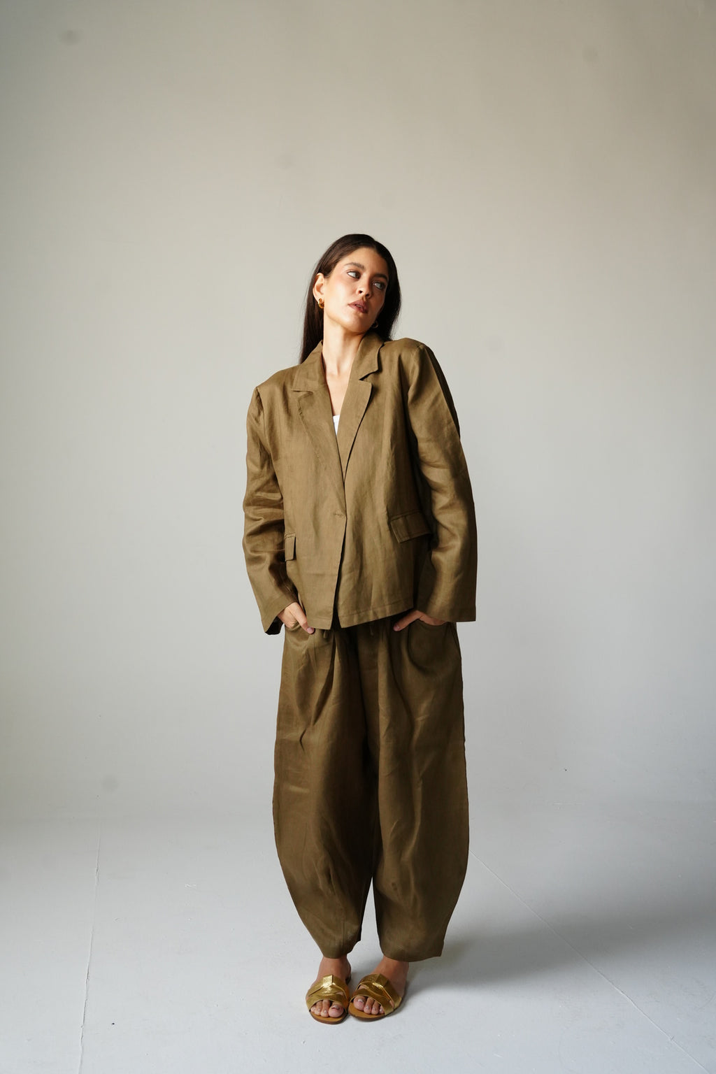 Balloon linen pants in Olive