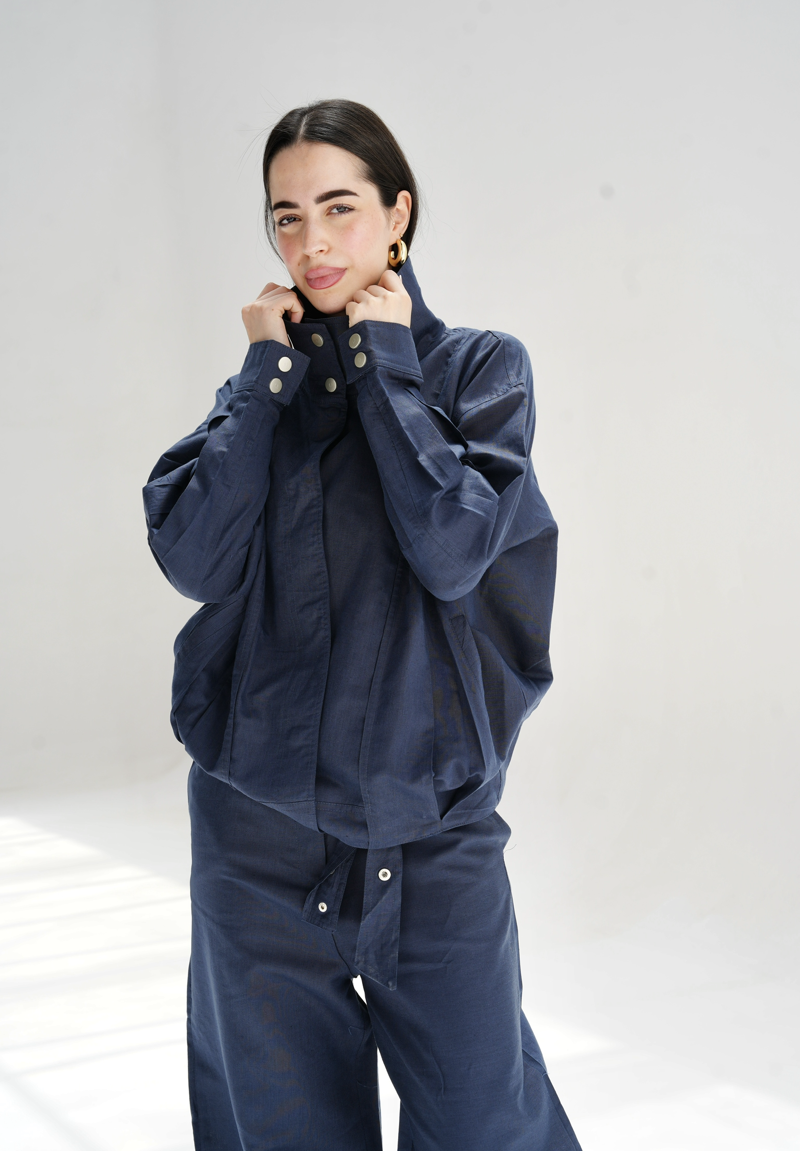 The volmont linen jacket in navy blue