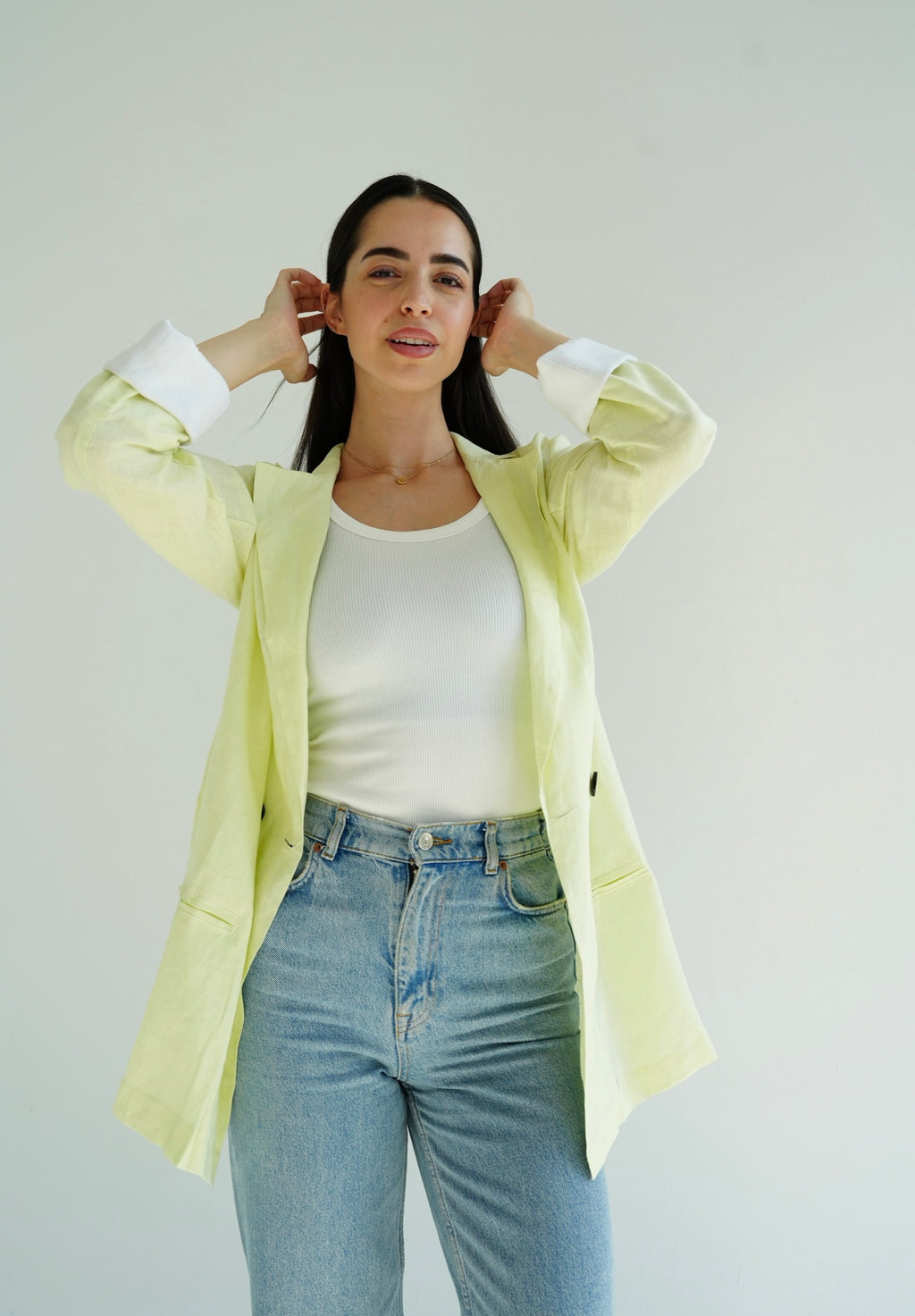 The linen blazer in butter-yellow
