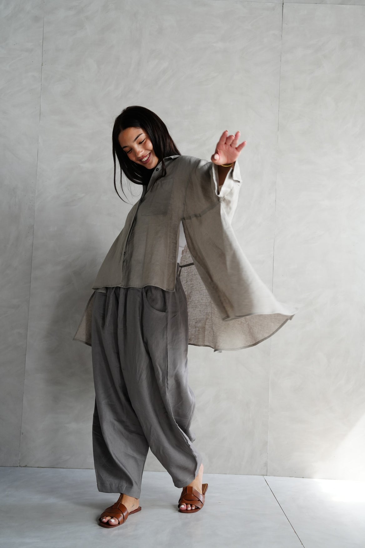 Flowy linen blouse in Gray