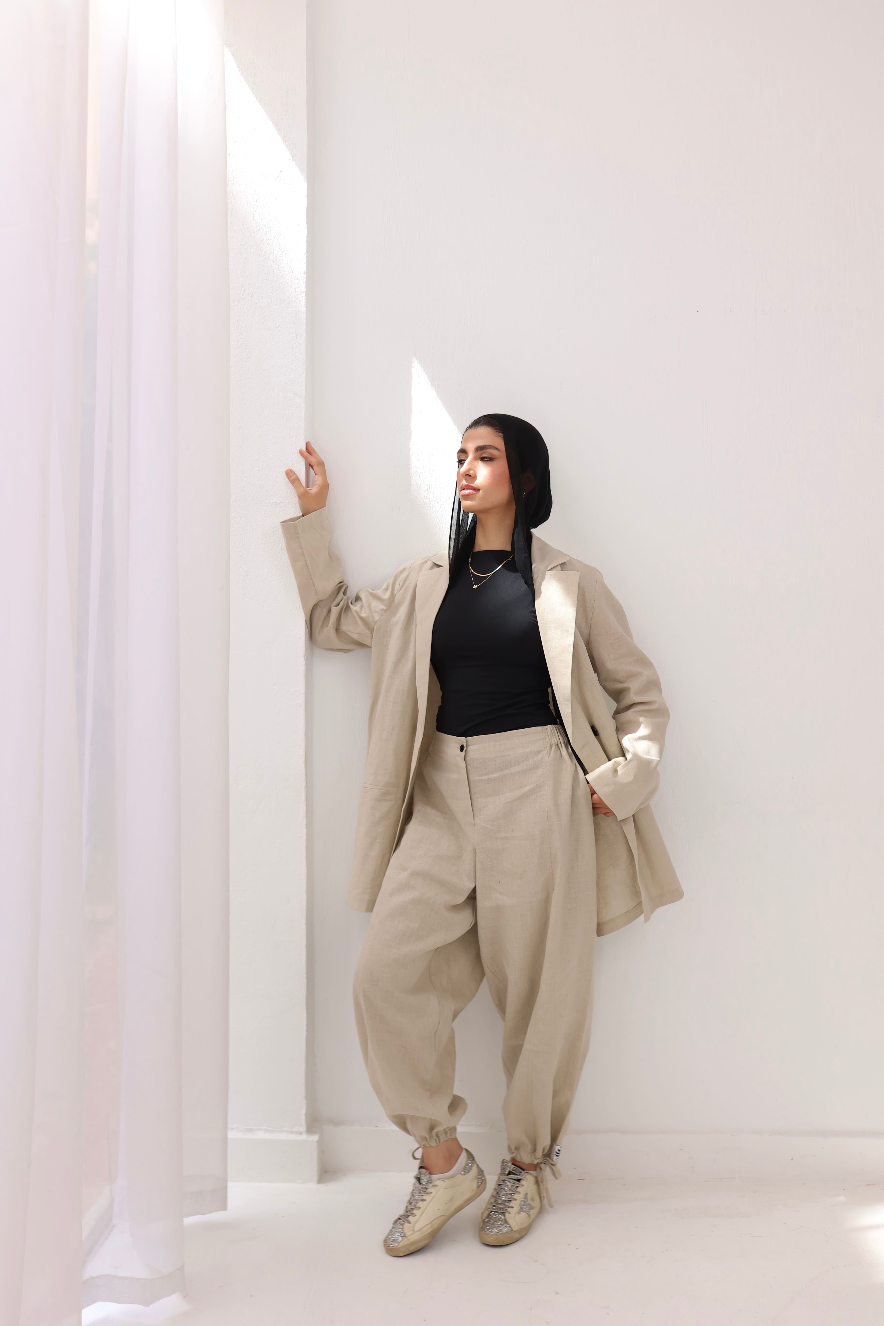 Fitted linen blazer in beige