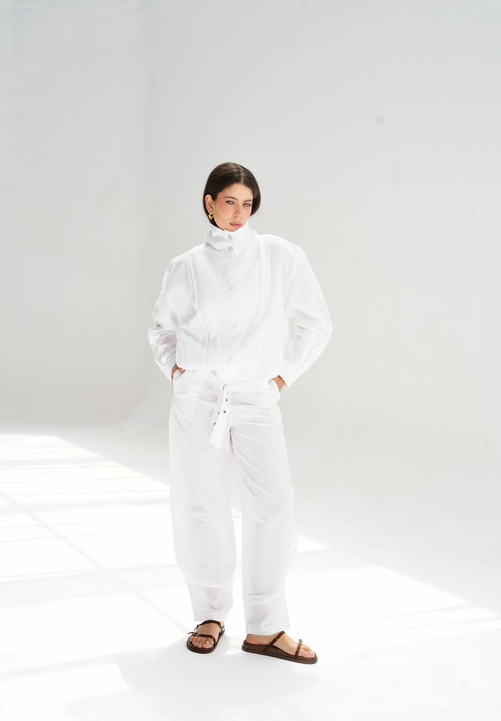 The volmont linen jacket in white