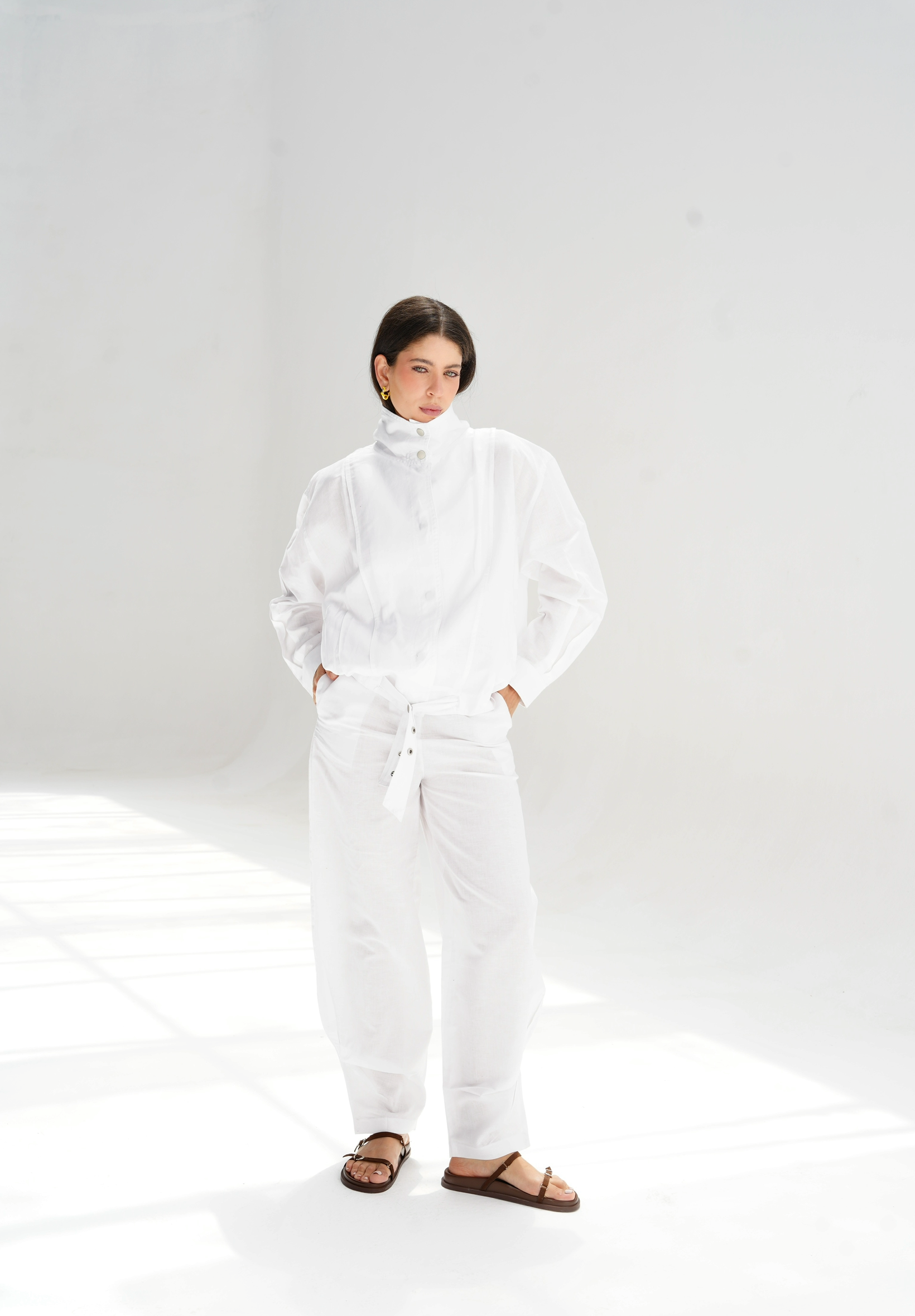 The volmont linen jacket in white