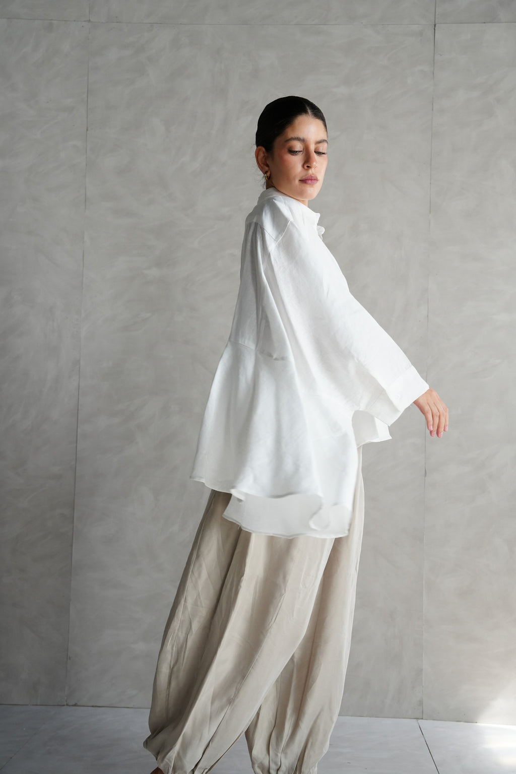 Flowy linen blouse in White