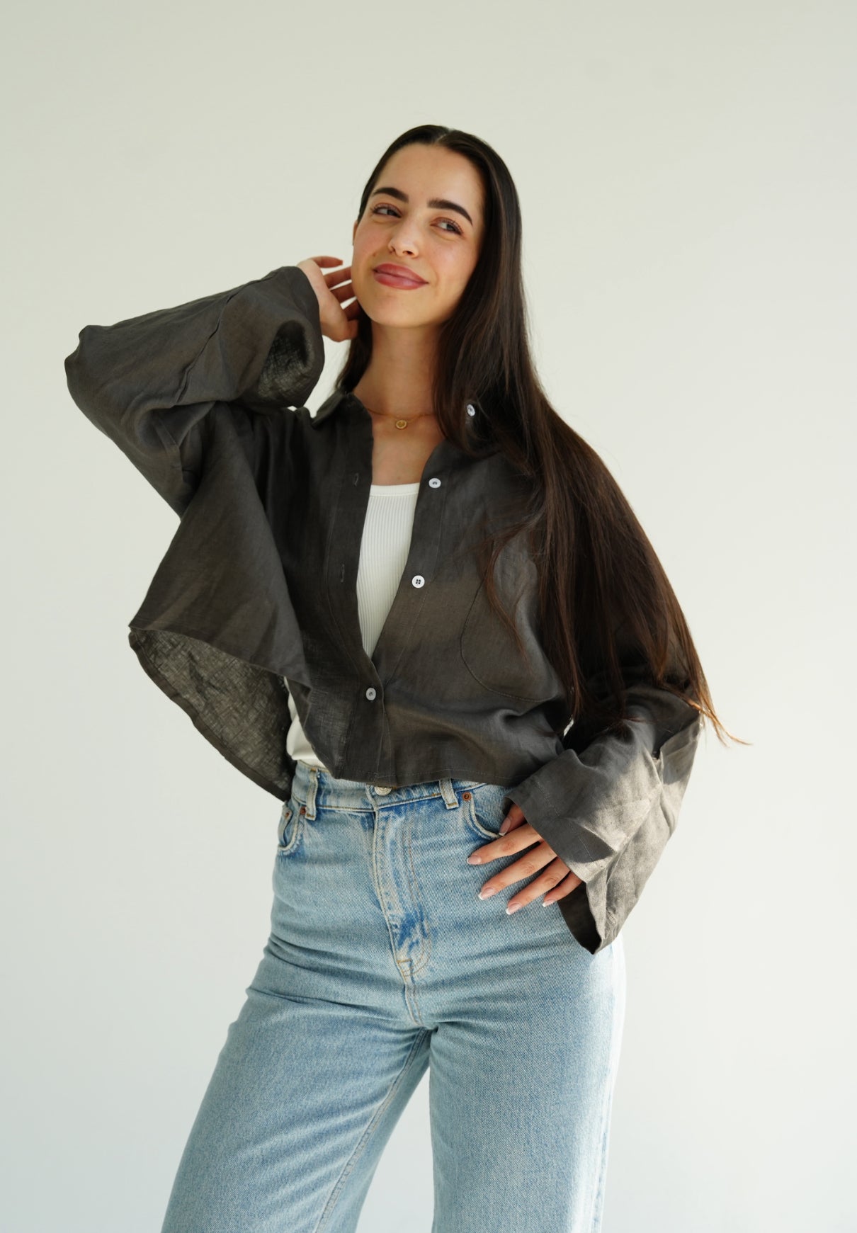 Cropped linen shirt in dark gray