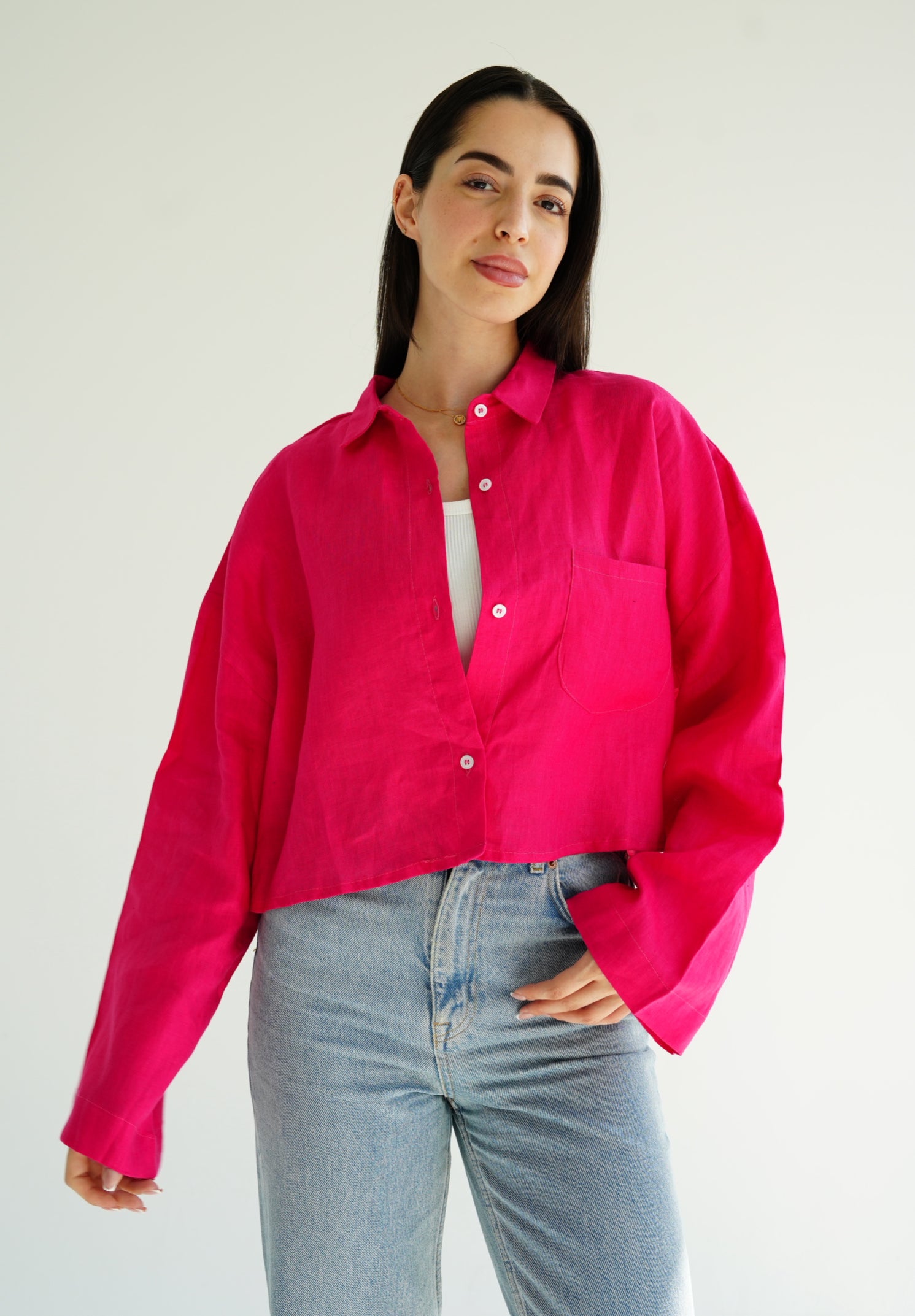 Cropped linen shirt in fuchsia