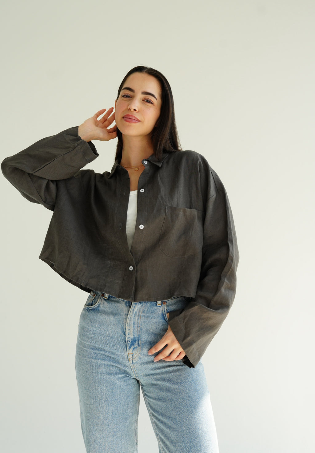 Cropped linen shirt in dark gray