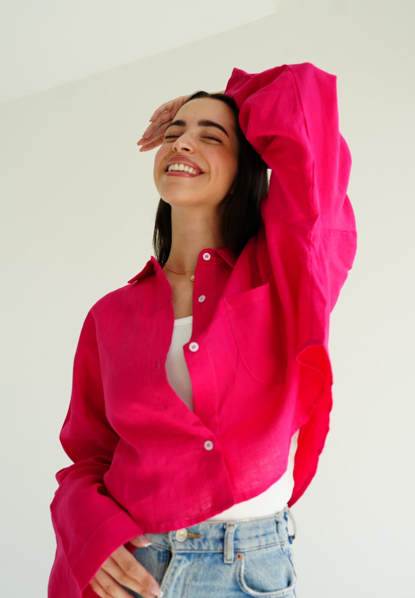 Cropped linen shirt in fuchsia