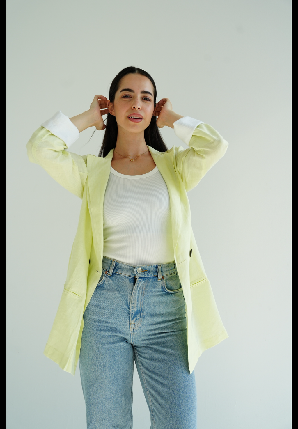 The linen blazer in butter-yellow