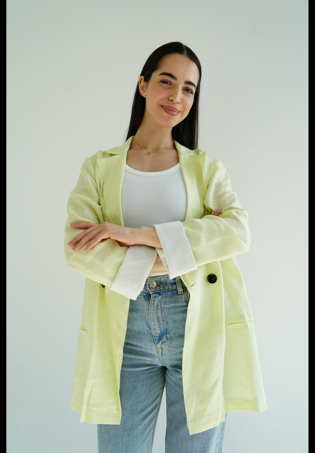 The linen blazer in butter-yellow