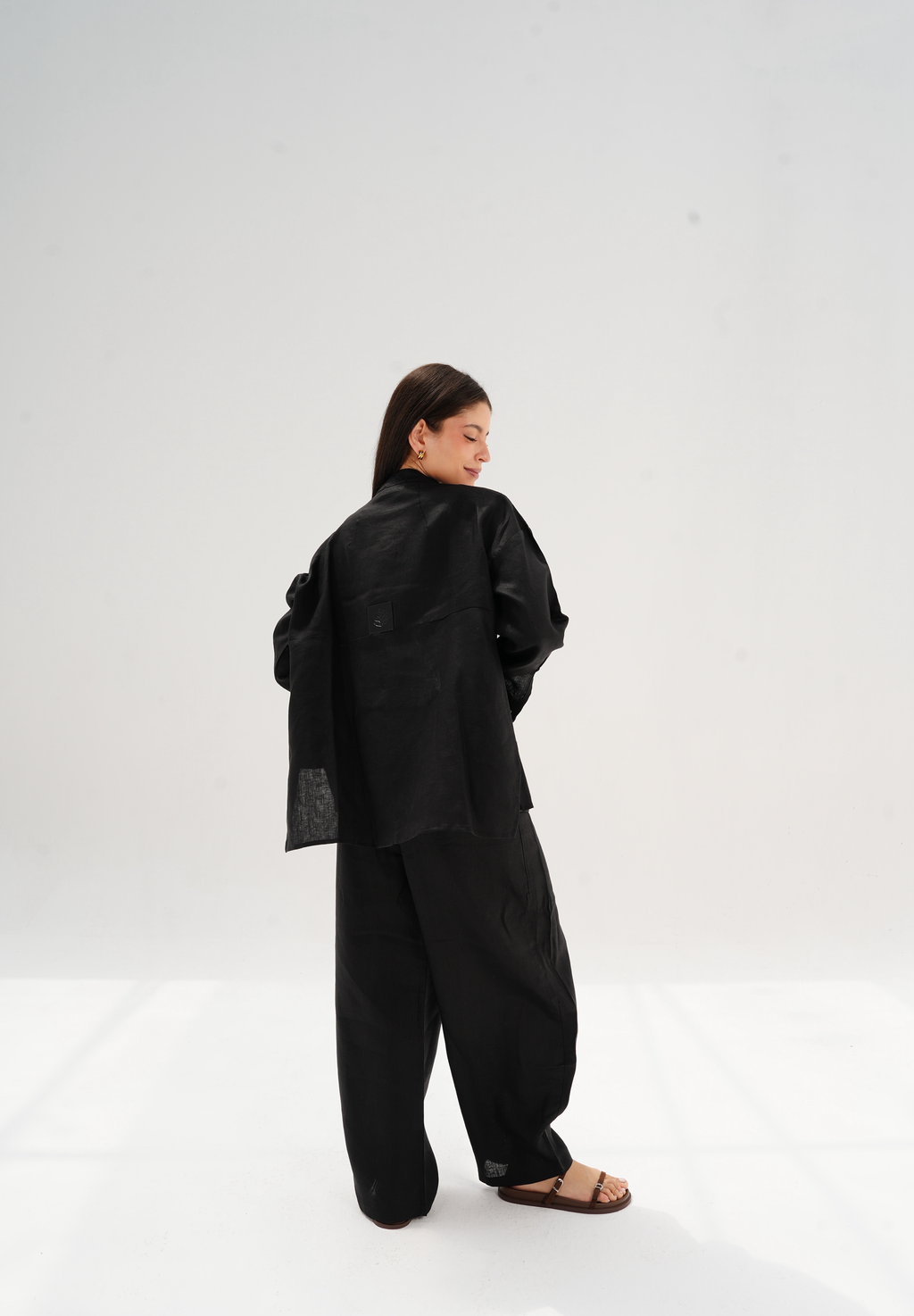 Velora linen set in black