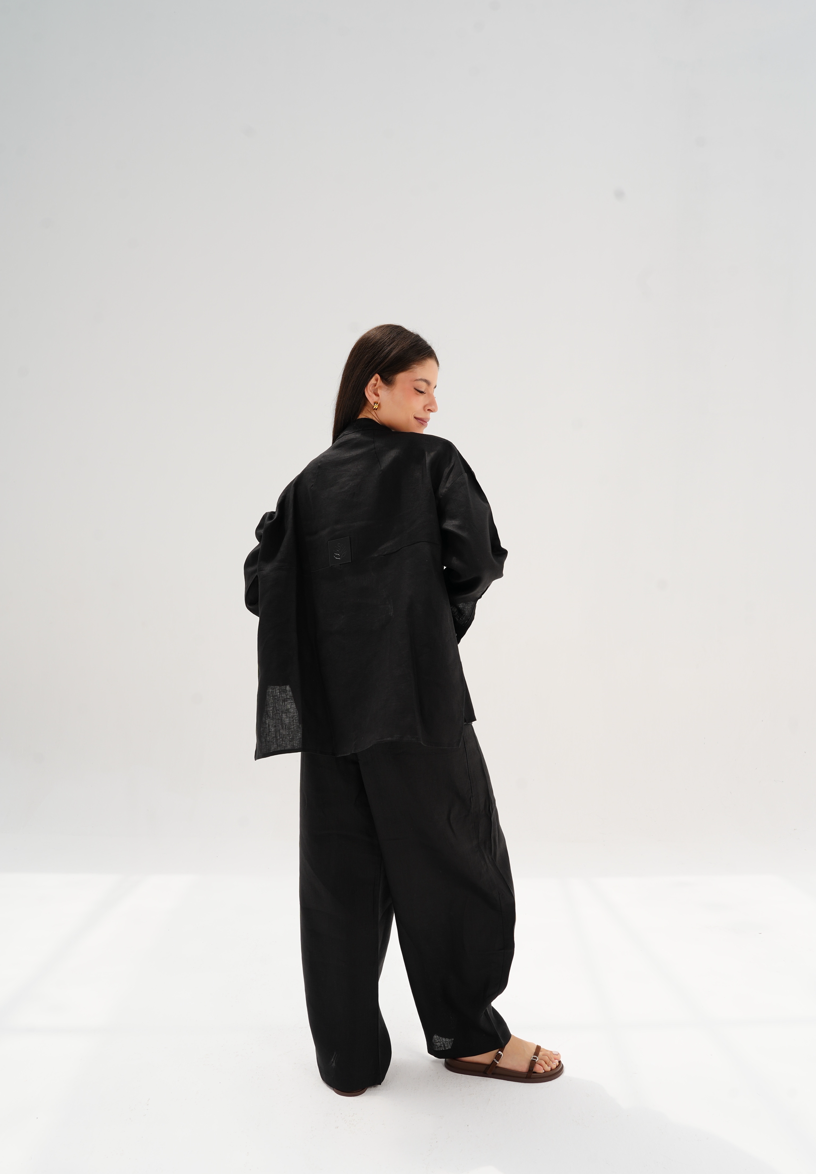 Velora linen set in black