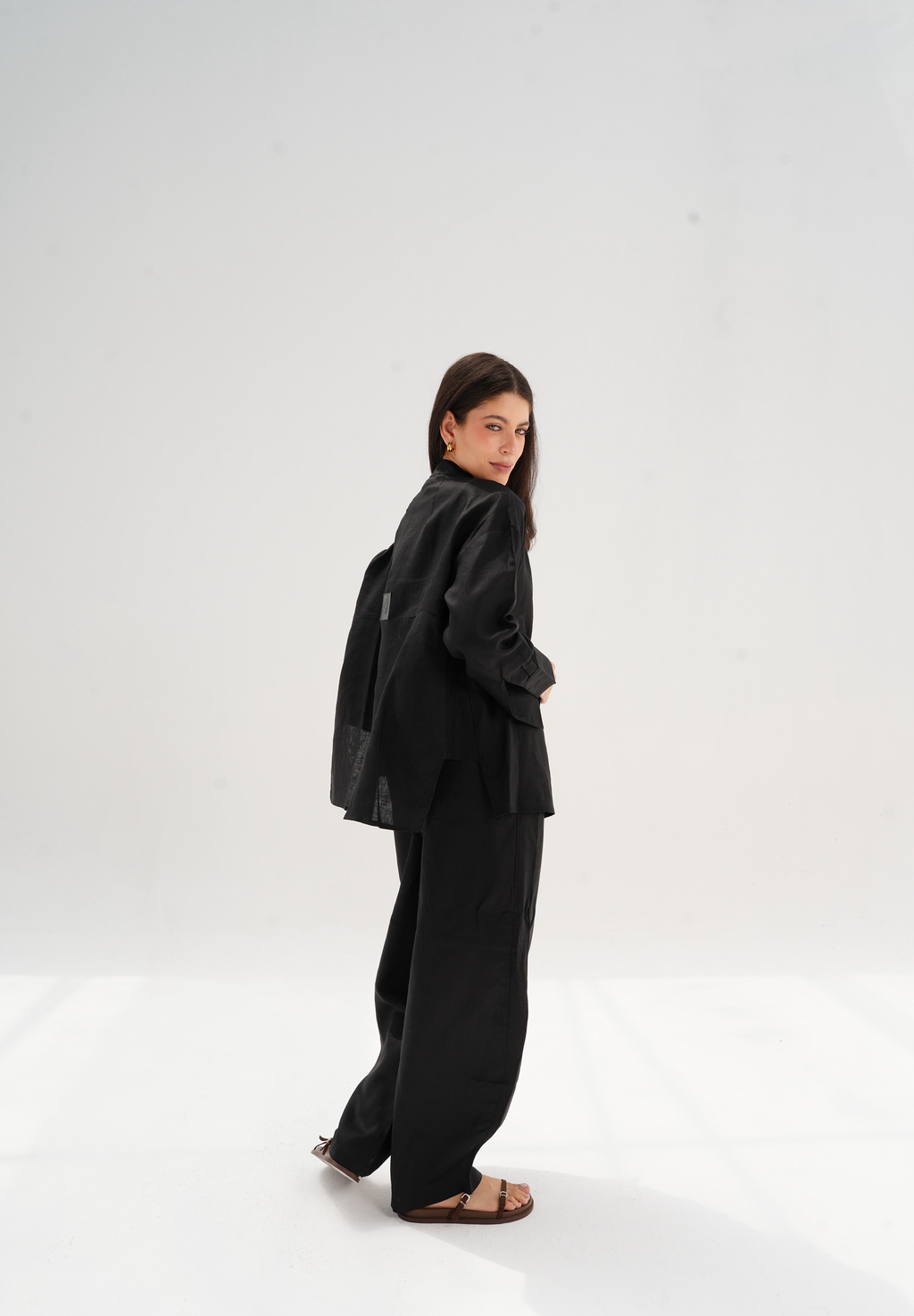 Velora linen set in black