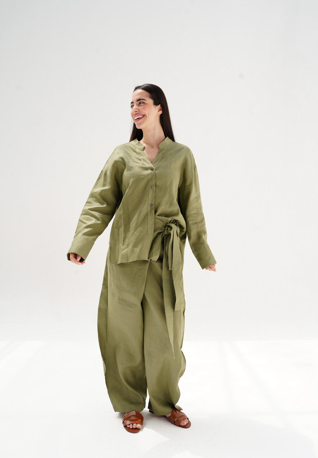 Velora linen set in olive