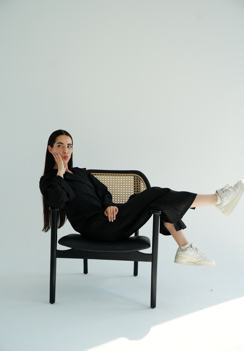 Side-tie linen dress in black