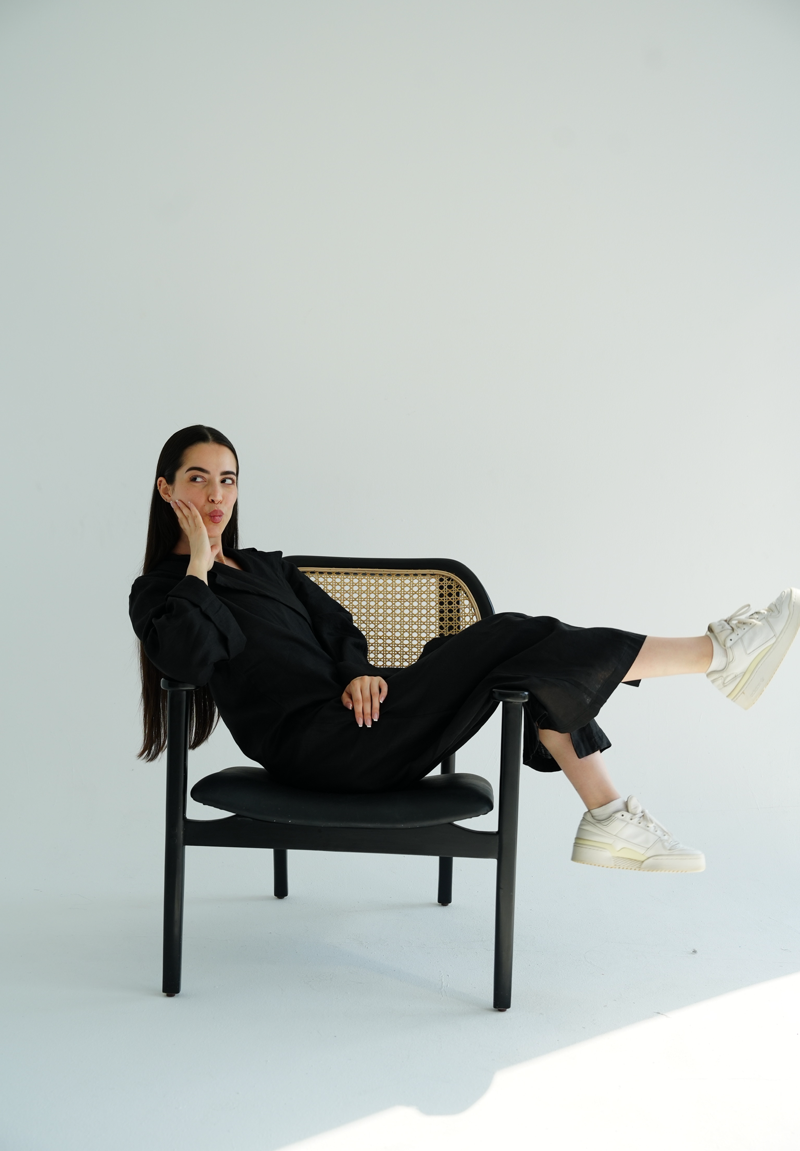 Side-tie linen dress in black