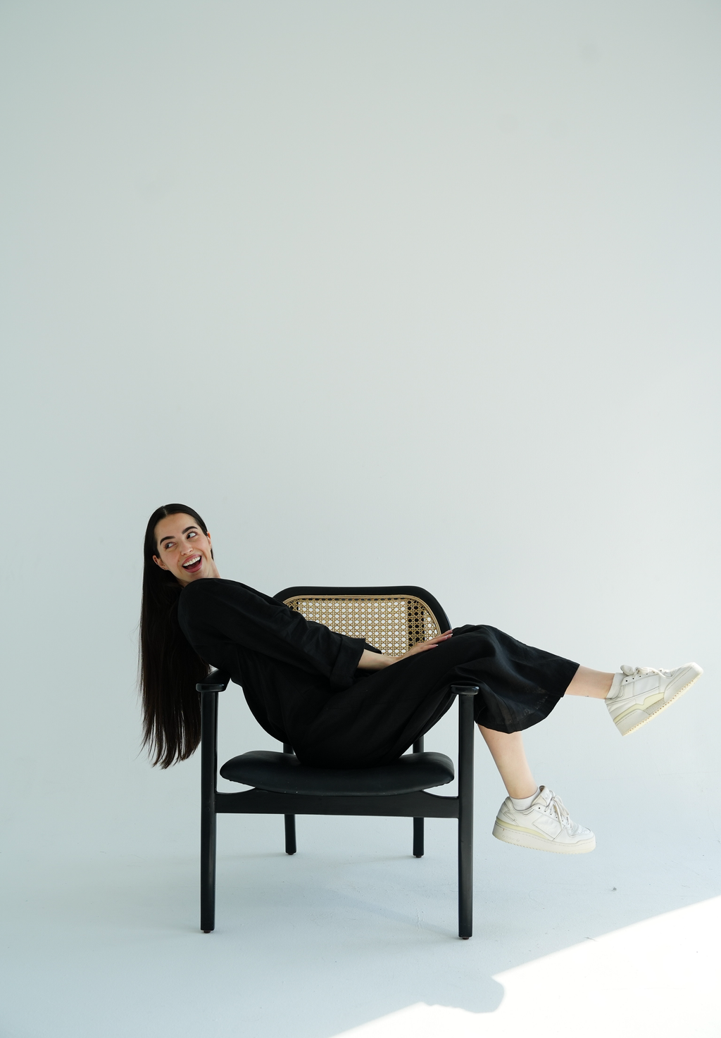 Side-tie linen dress in black