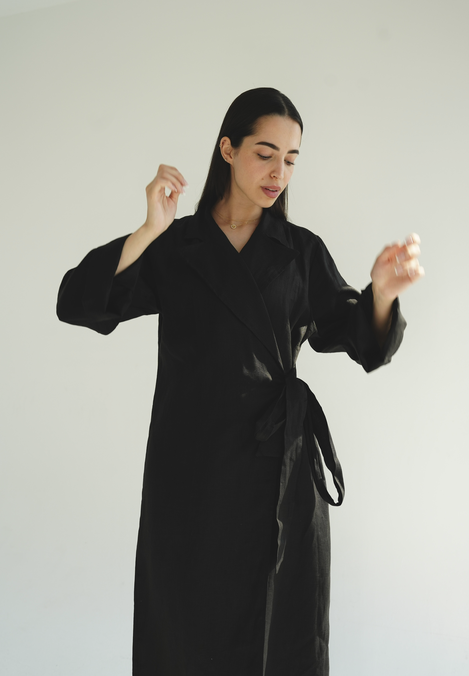Side-tie linen dress in black